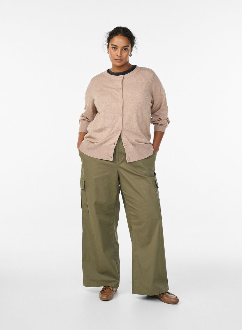 Cardigan med rund hals og stofbetrukne knapper, Beige, Model image number 1