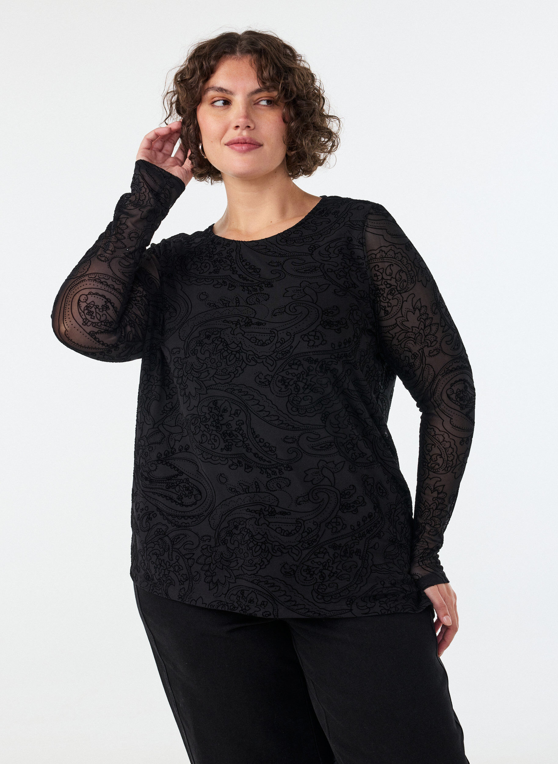 ZizziMeshbluse med paisleym&oslash;nster og skr&aring; kant, Sort, Model image number 0