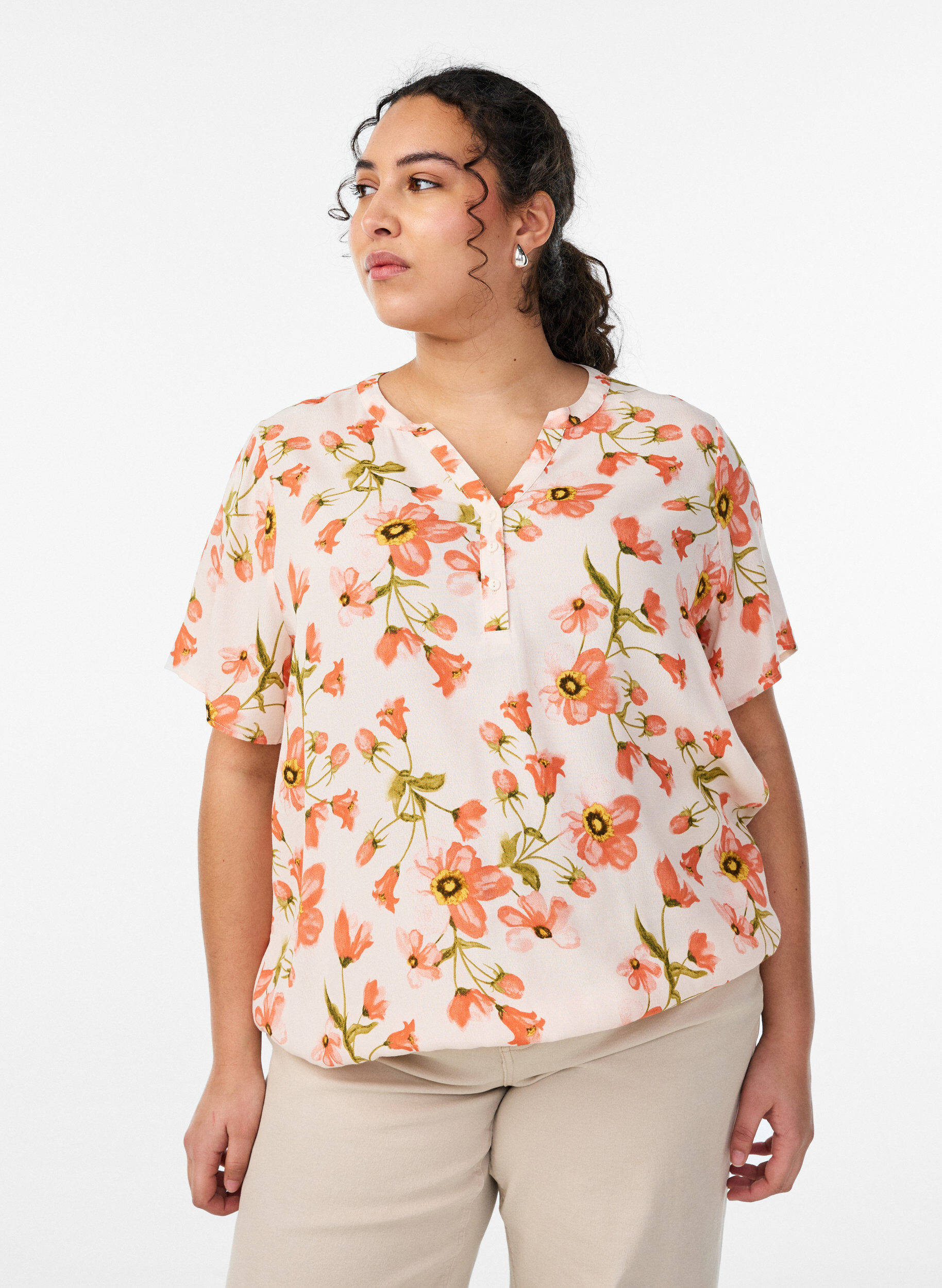 Viskosebluse med blomsterprint og korte &aelig;rmer, Vanilla, Model