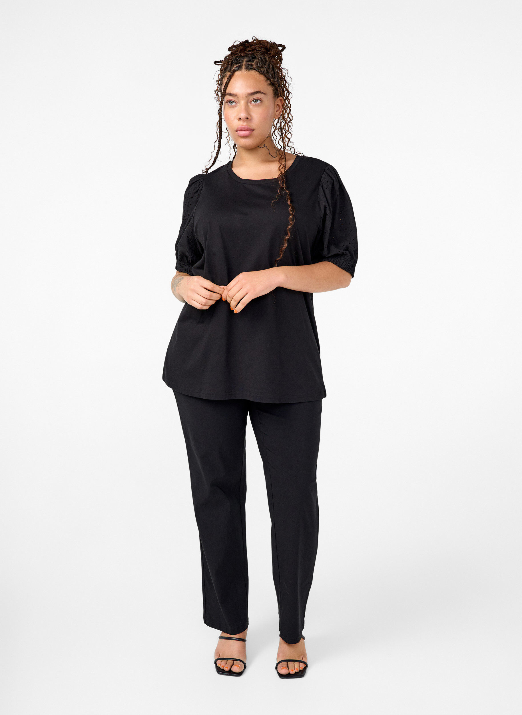 Zizzi &Oslash;kologisk bomuldsbluse med broderi anglaise &aelig;rmer, Black, Model image number 2