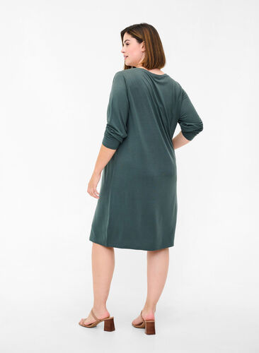 Ensfarvet kjole med v-hals og lange ærmer, Urban Chic, Model image number 1