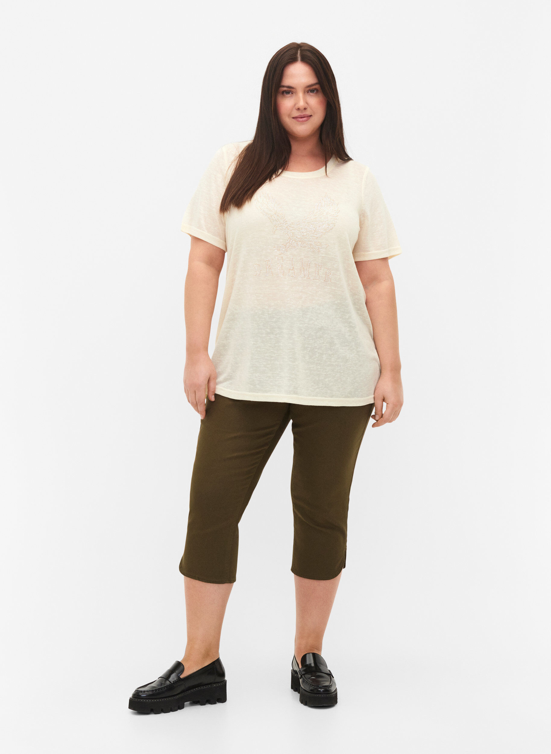 Zizzi T-shirt med nitter og rund hals, Buttercream, Model image number 3