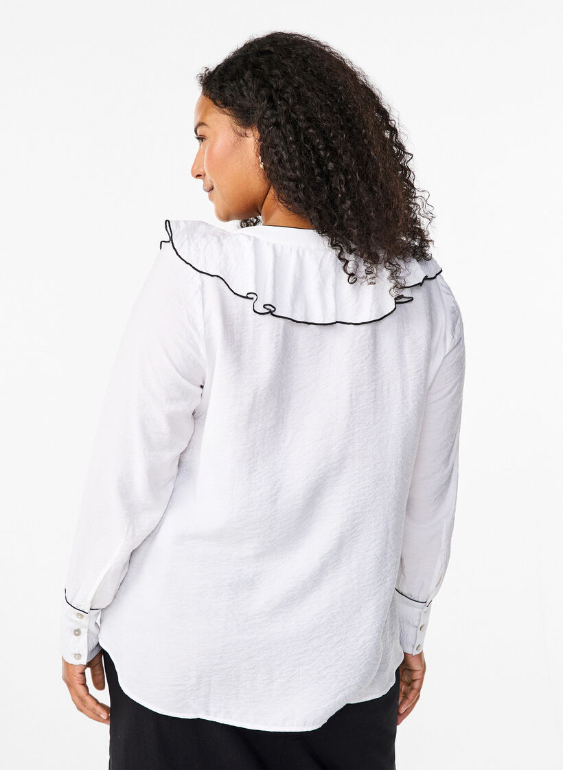 Langærmet skjortebluse i viskose med flæse, Hvid, Model image number 2