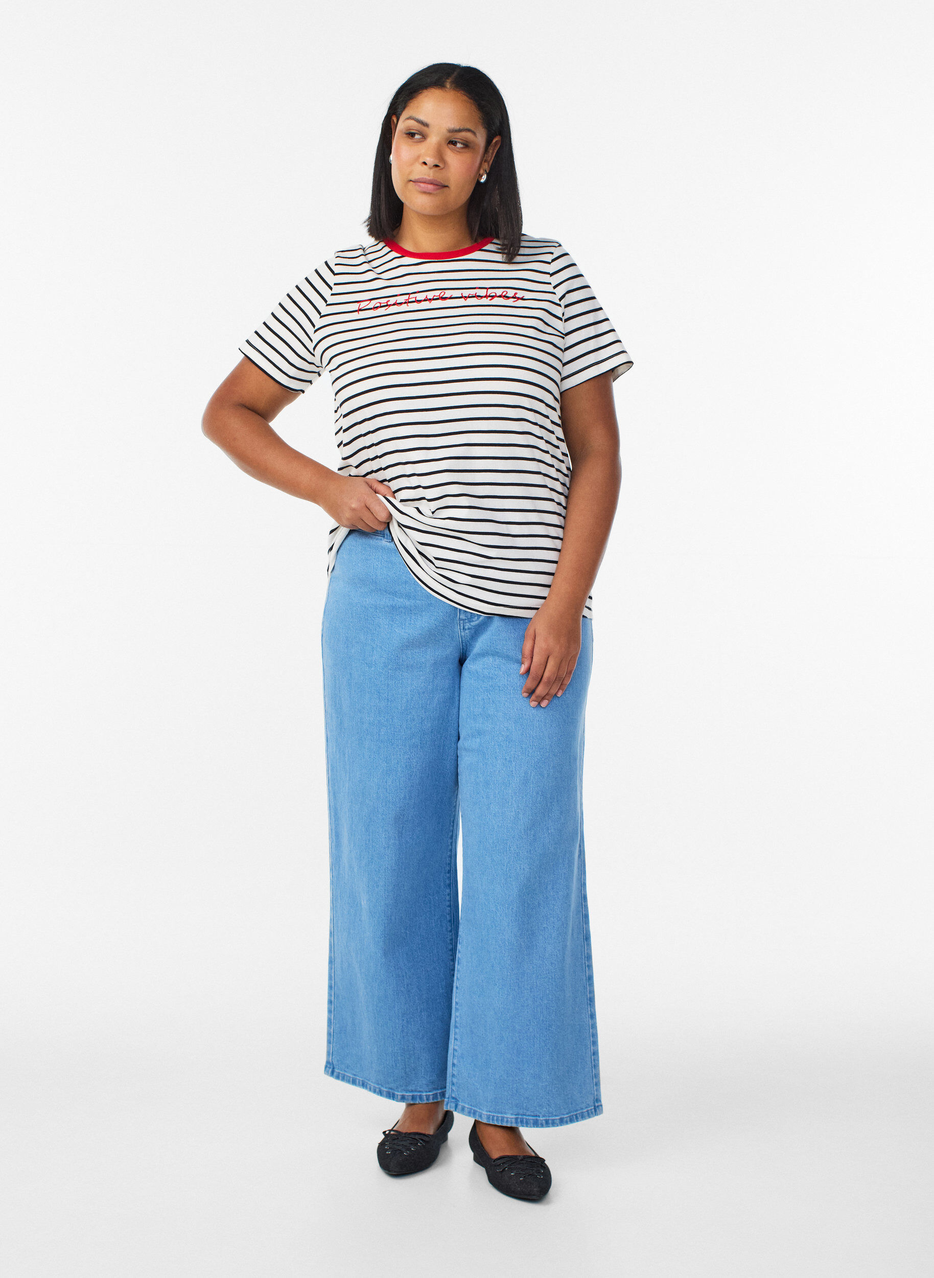 Zizzi Stribet t-shirt i bomuld med broderet tekst, Vanilla, Model image number 1