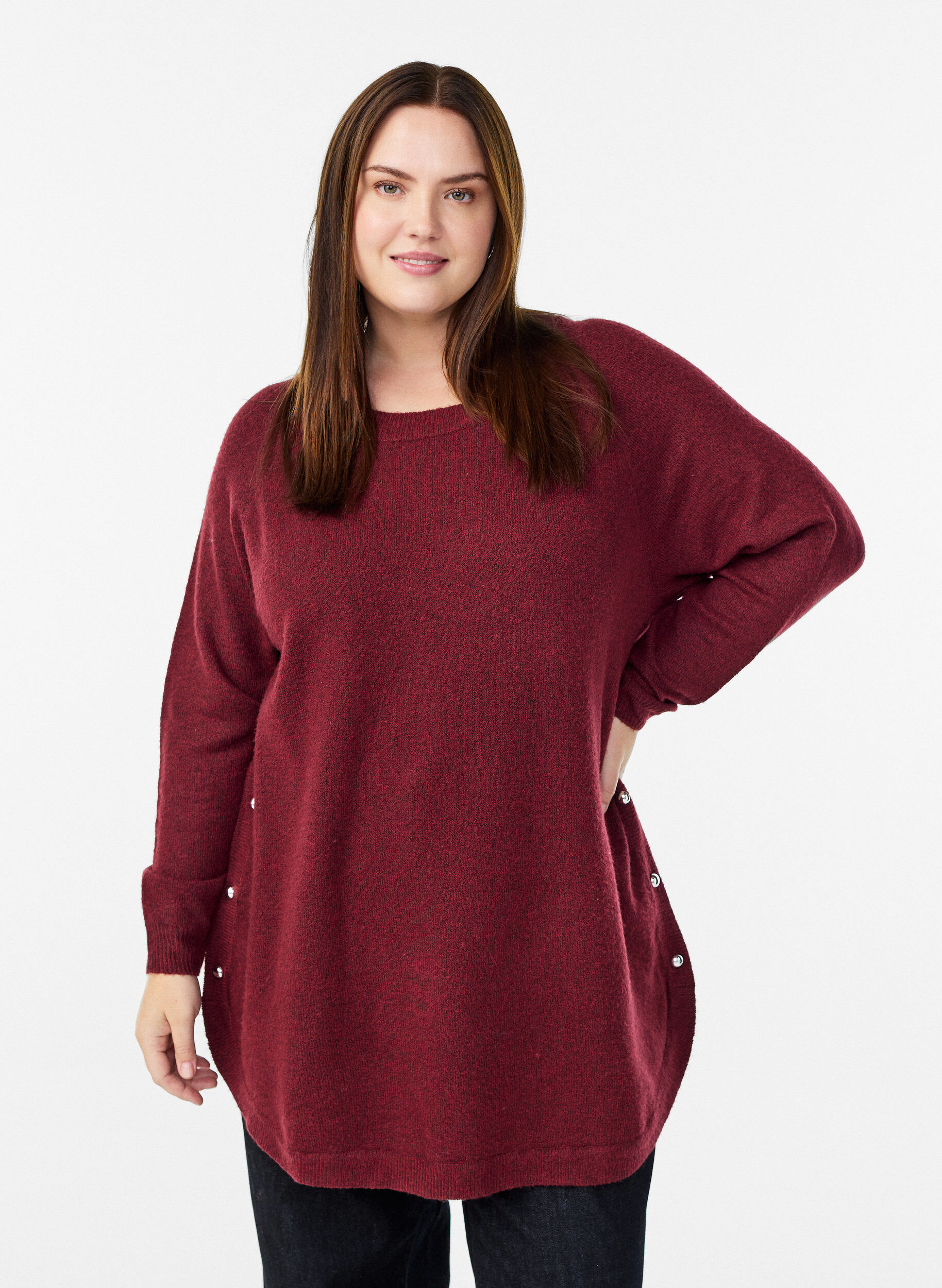 Lang strikbluse med kugleknapper, M&oslash;rk Bordeaux, Model