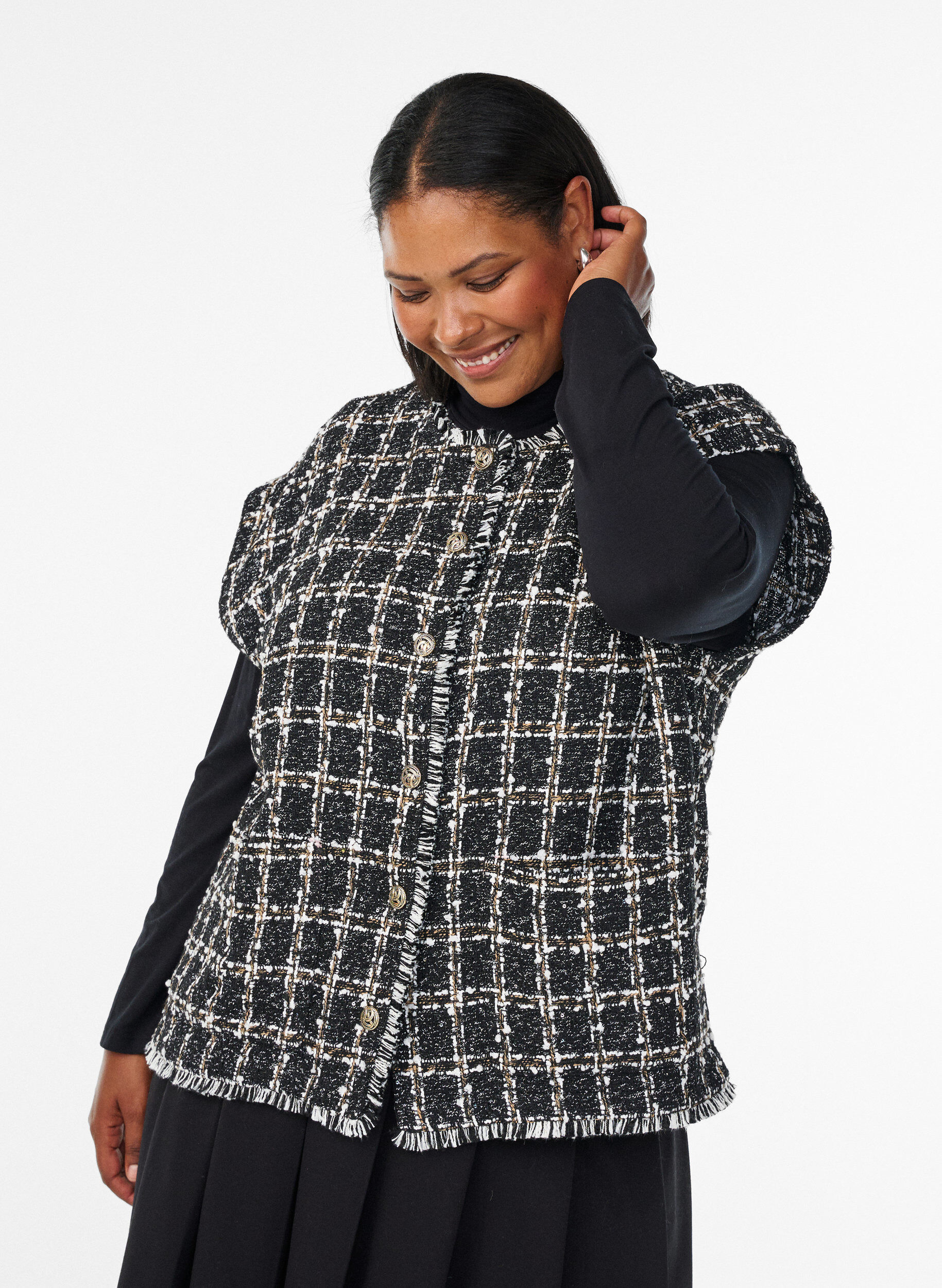 Ternet vest med dekorative knapper, Sort, Model