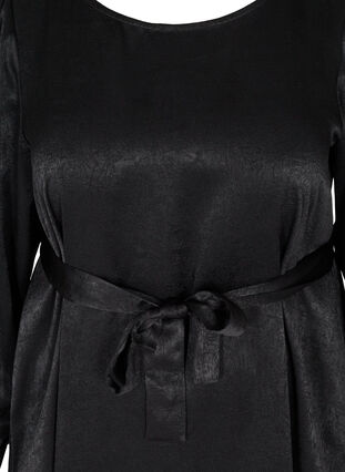 Kjole med struktur og pufærmer, Black, Packshot image number 2