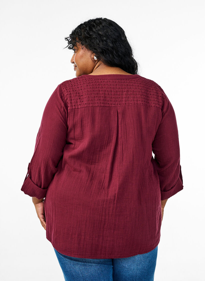 Bluse i bomuldsmusselin med broderi anglaise, M&oslash;rk Bordeaux, Model image number 2