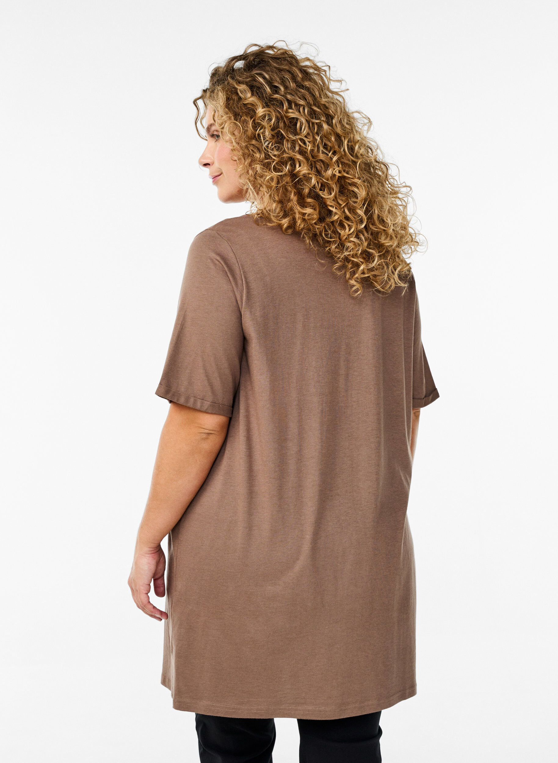 Zizzi Ensfarvet oversize t-shirt med v-hals, Brun, Model image number 2