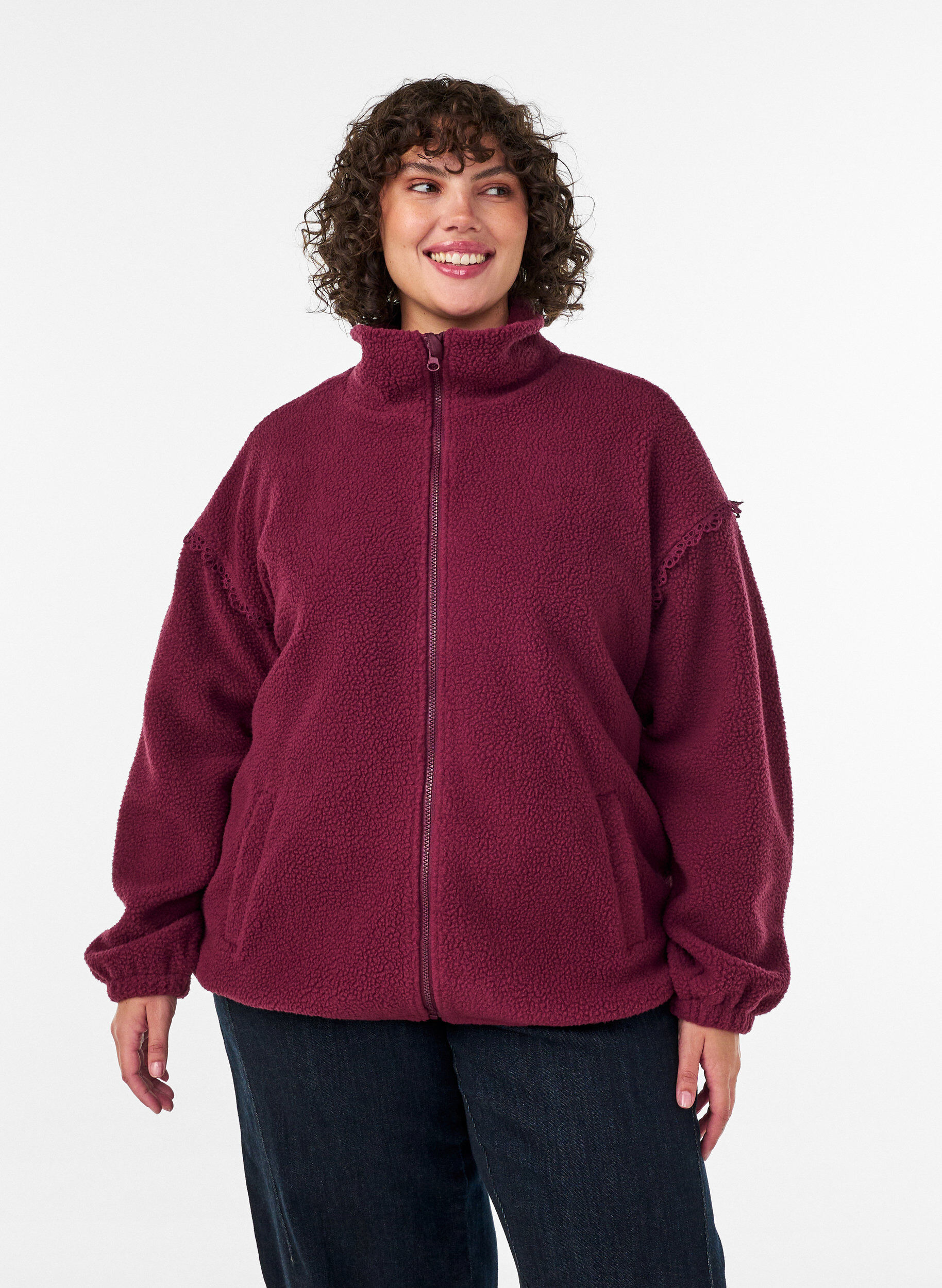 ZizziTeddyjakke med hulm&oslash;nsterb&aring;nd og h&oslash;j krave, R&oslash;d, Model image number 0