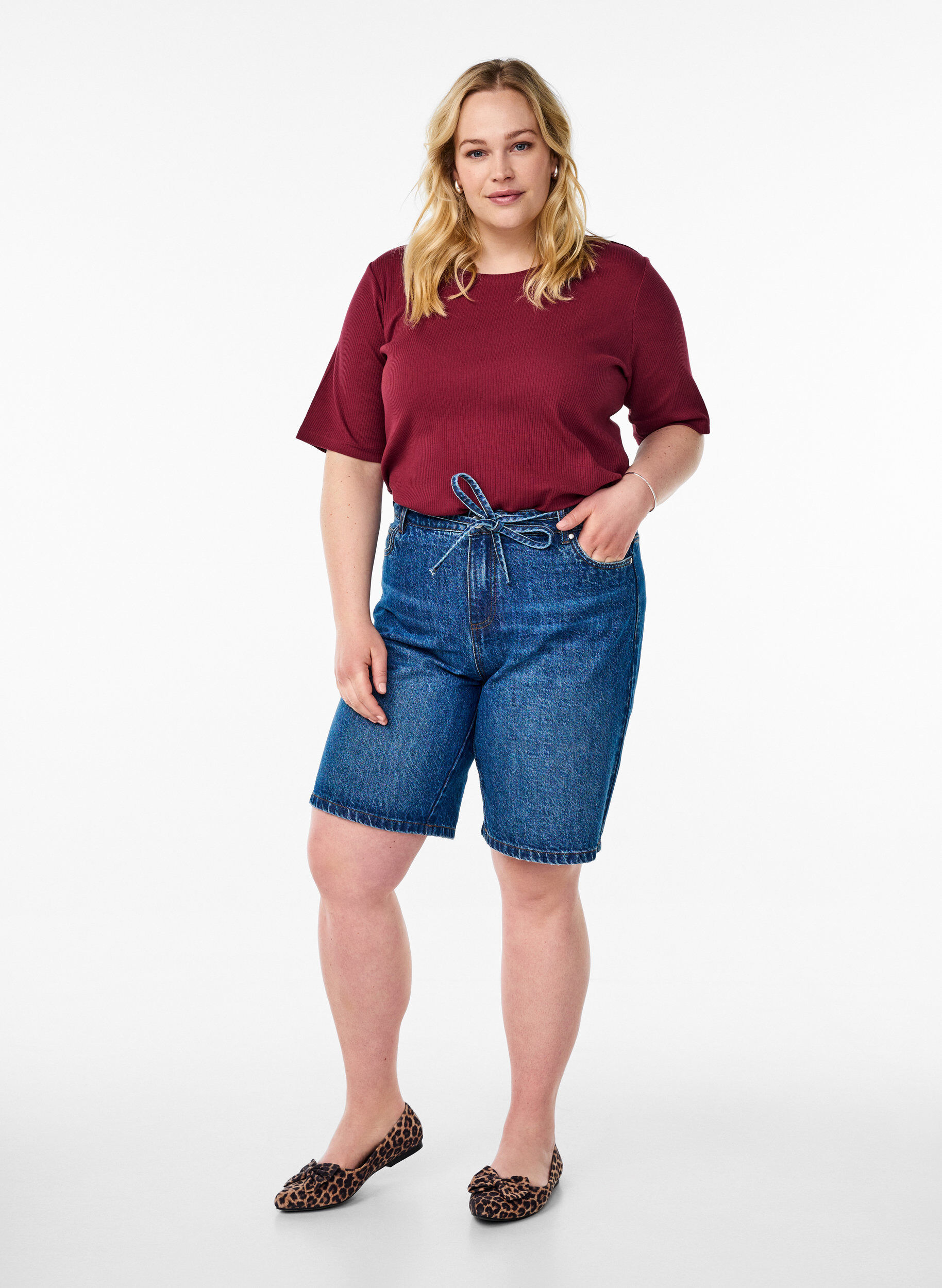 ZizziRibbet jerseybluse med korte &aelig;rmer, M&oslash;rk Bordeaux, Model image number 1