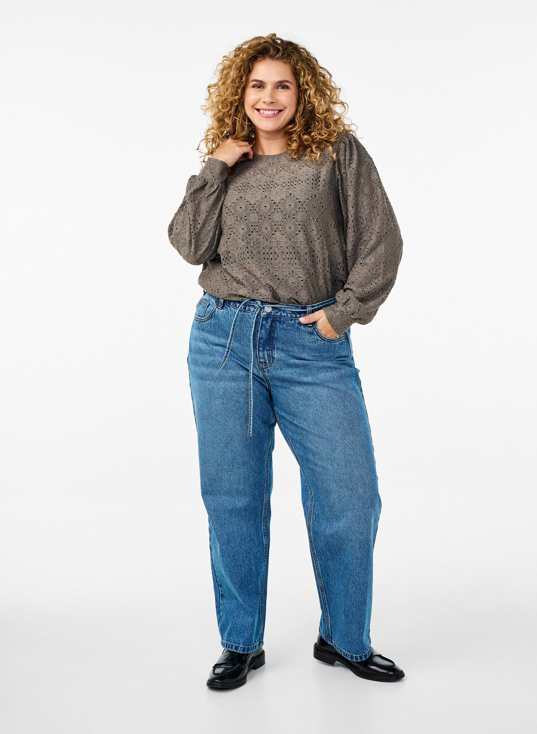 Zizzi Lang&aelig;rmet bluse med hulm&oslash;nster, Brun, Model image number 1