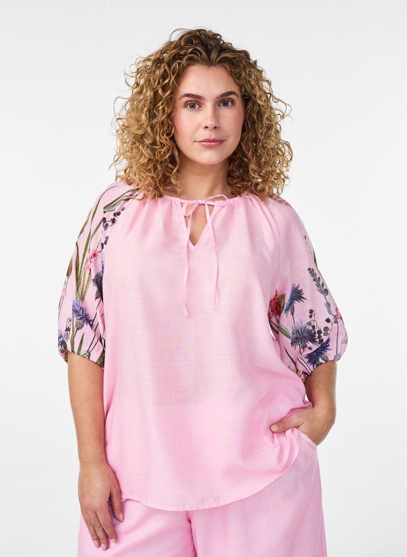 Bluse med bindeb&aring;nd og blomsterprint p&aring; &aelig;rmerne, Lyser&oslash;d, Model image number 0