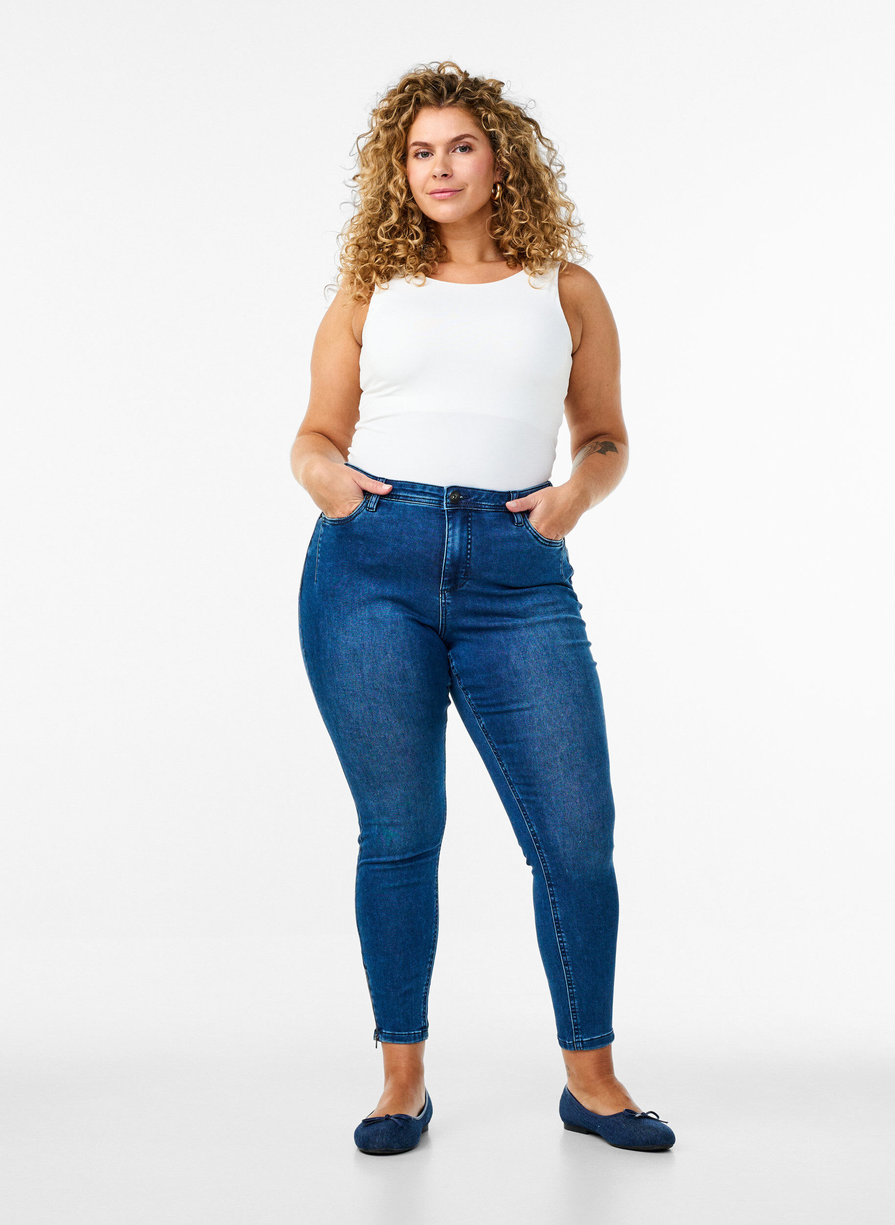 Cropped Amy jeans med lynl&aring;sdetalje, Bl&aring;, Model