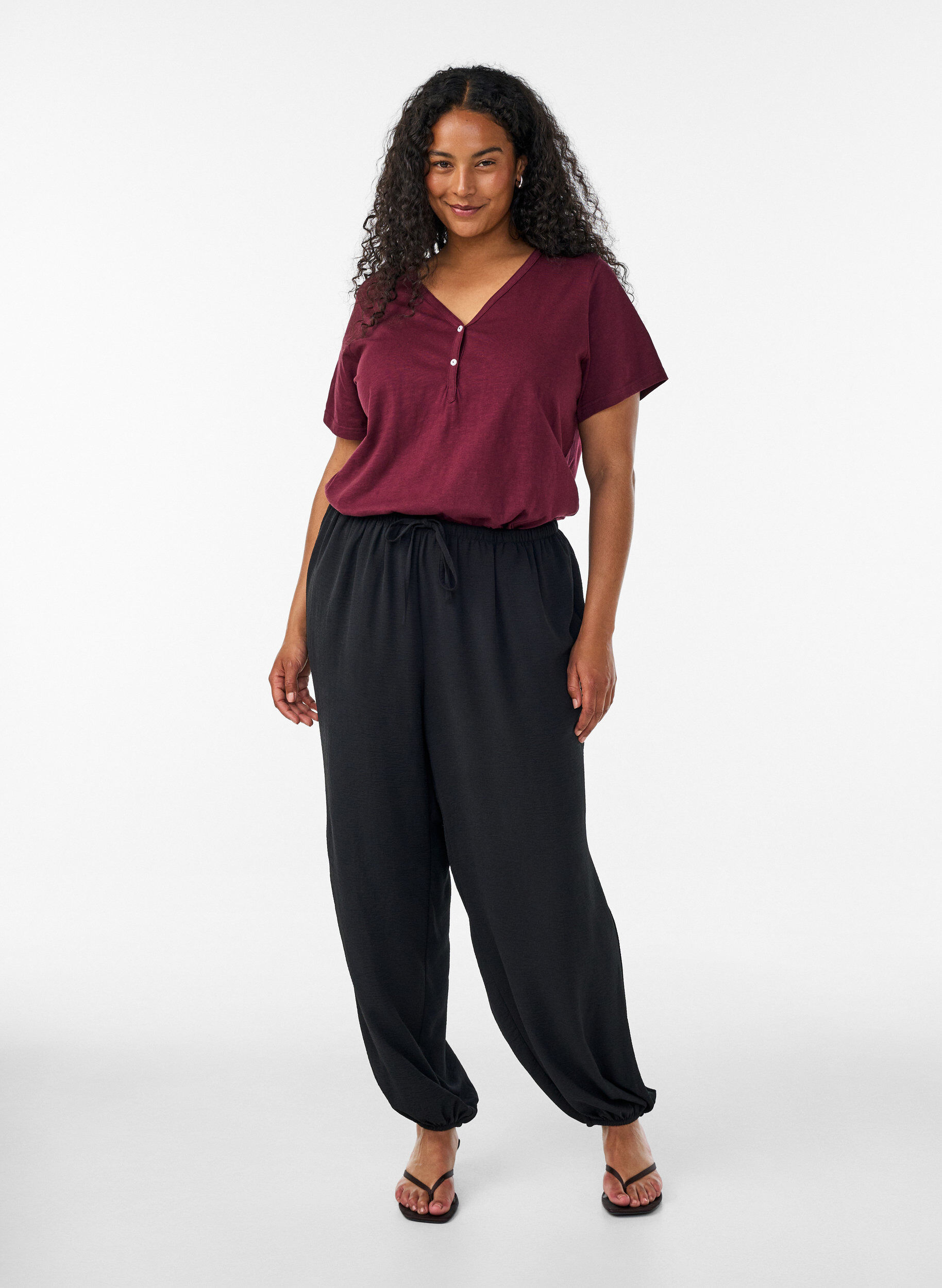 ZizziT-shirt med knapdetalje, M&oslash;rk Bordeaux, Model image number 1