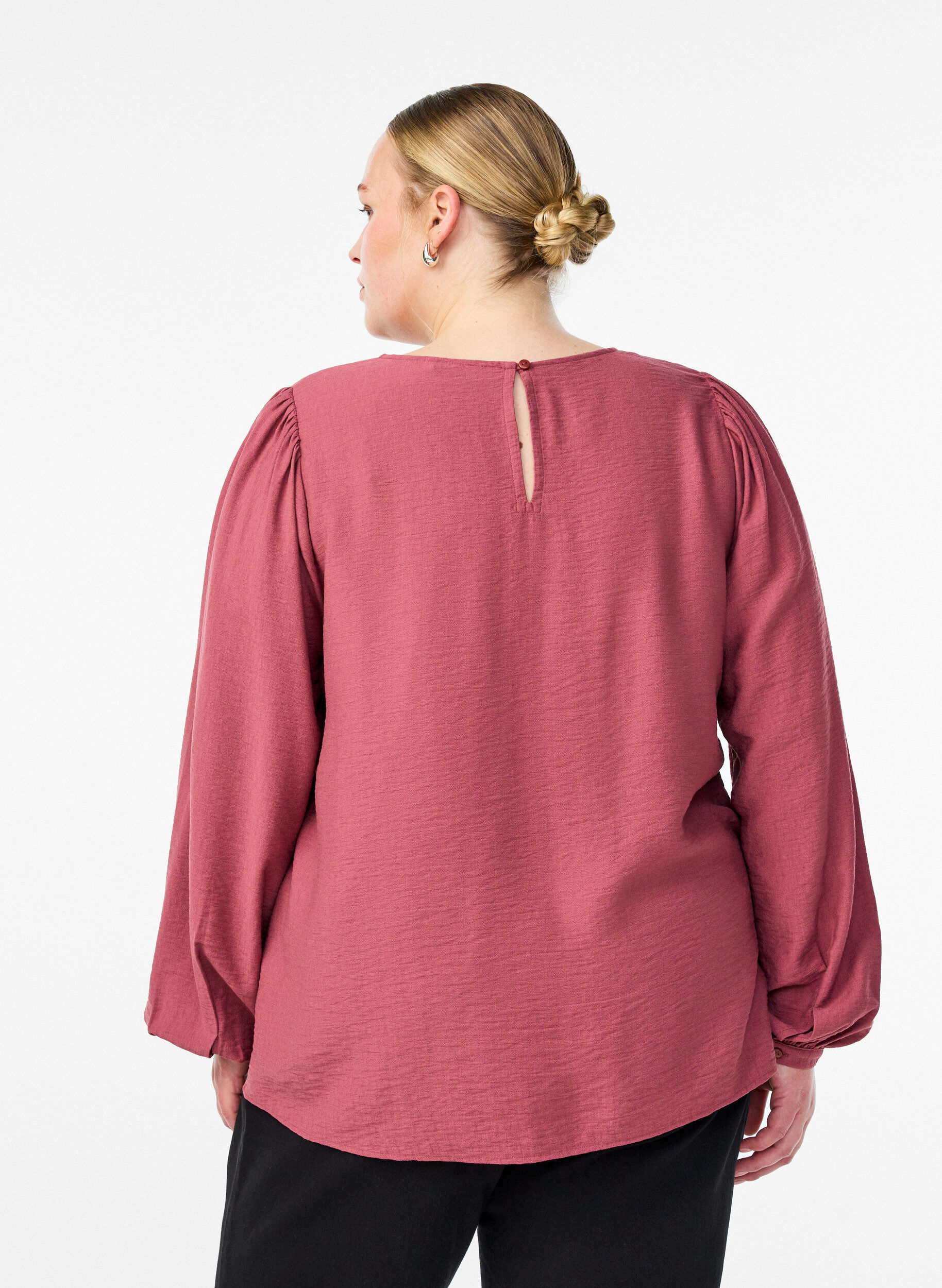 Zizzi Viskosebluse med lange &aelig;rmer, Lyser&oslash;d, Model image number 2