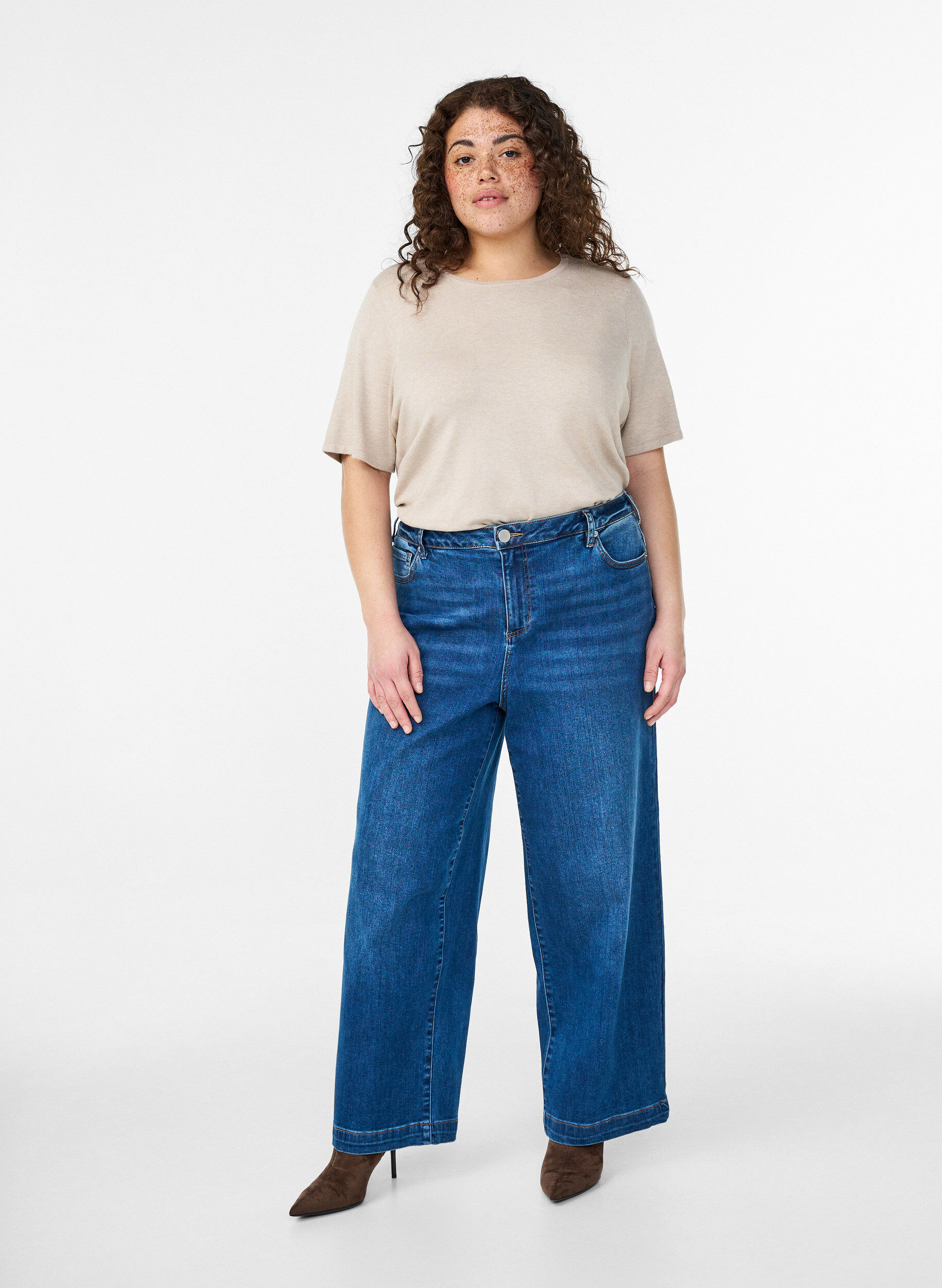Zizzi Kiana jeans med straight fit og h&oslash;j talje, Bl&aring;, Model image number 0