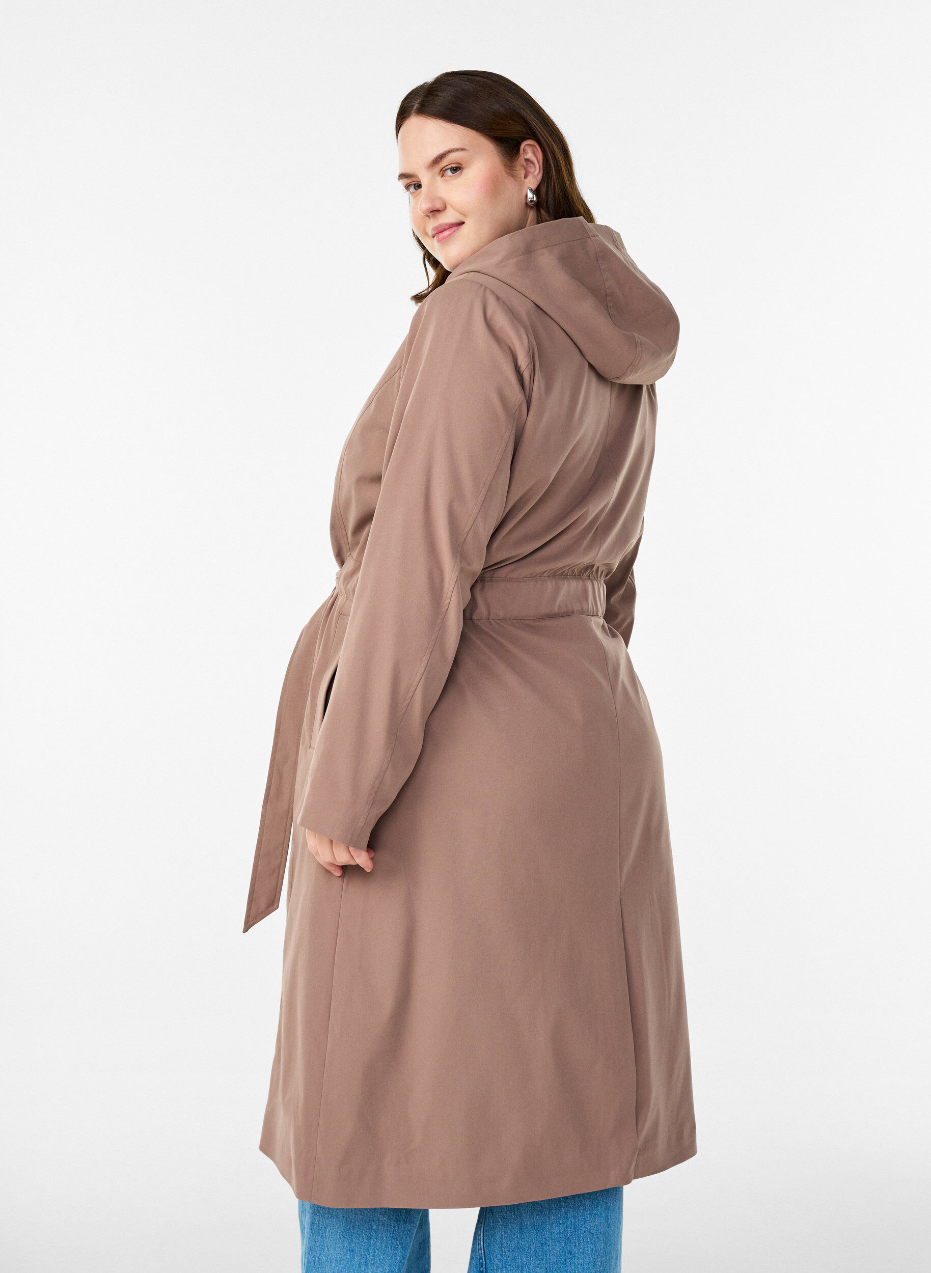 Zizzi Trenchcoat med h&aelig;tte og bindeb&aelig;lte, Brun, Model image number 2