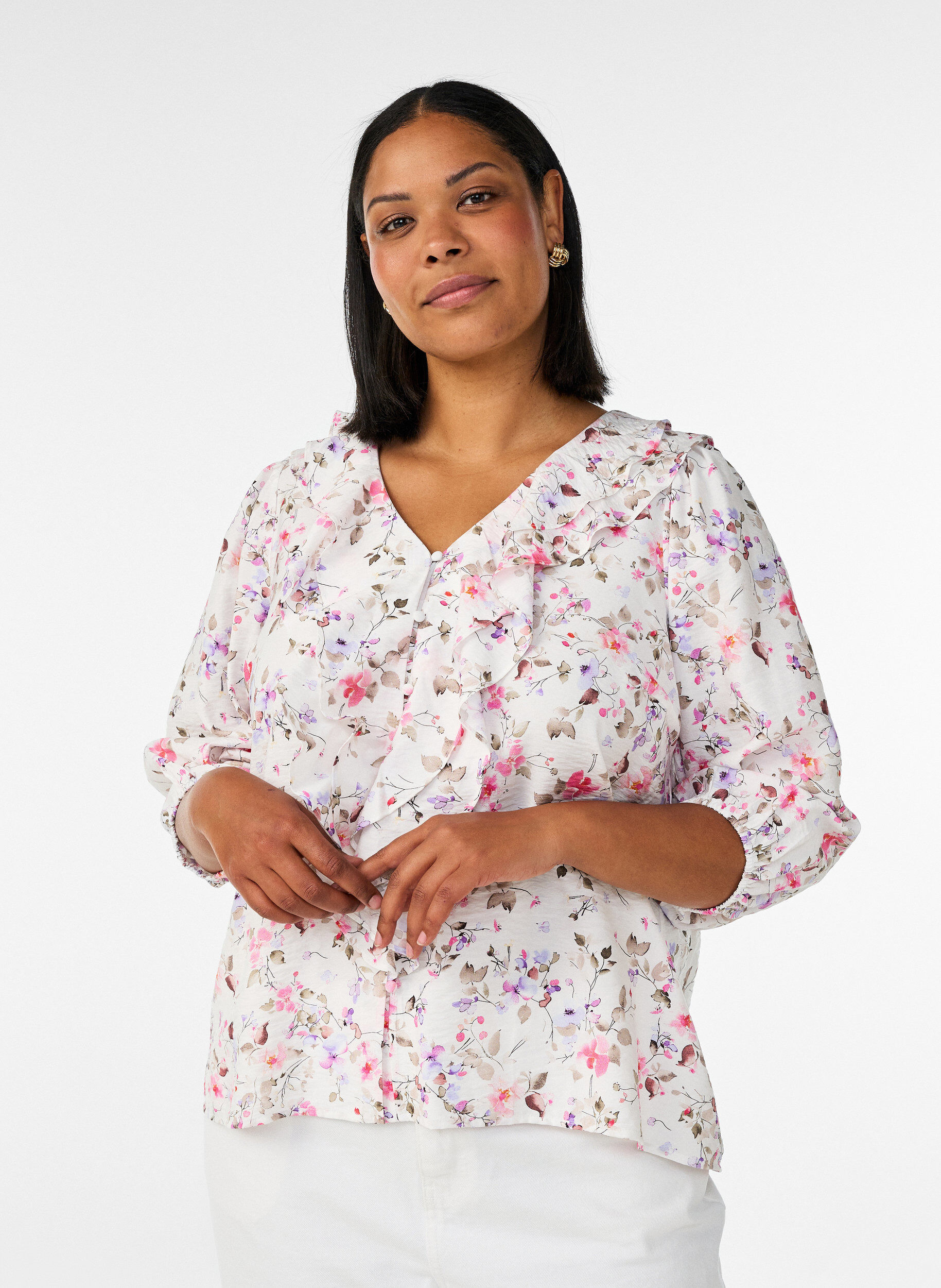 ZizziSkjortebluse i viskose med blomsterprint og 3/4 &aelig;rmer, Vanilla, Model image number 0