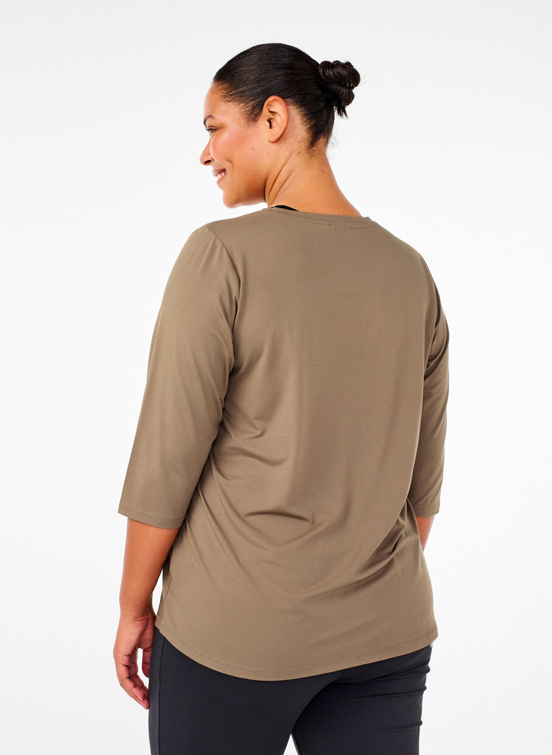 Zizzi Tr&aelig;ningsbluse med 3/4 &aelig;rmer, Beige, Model image number 2