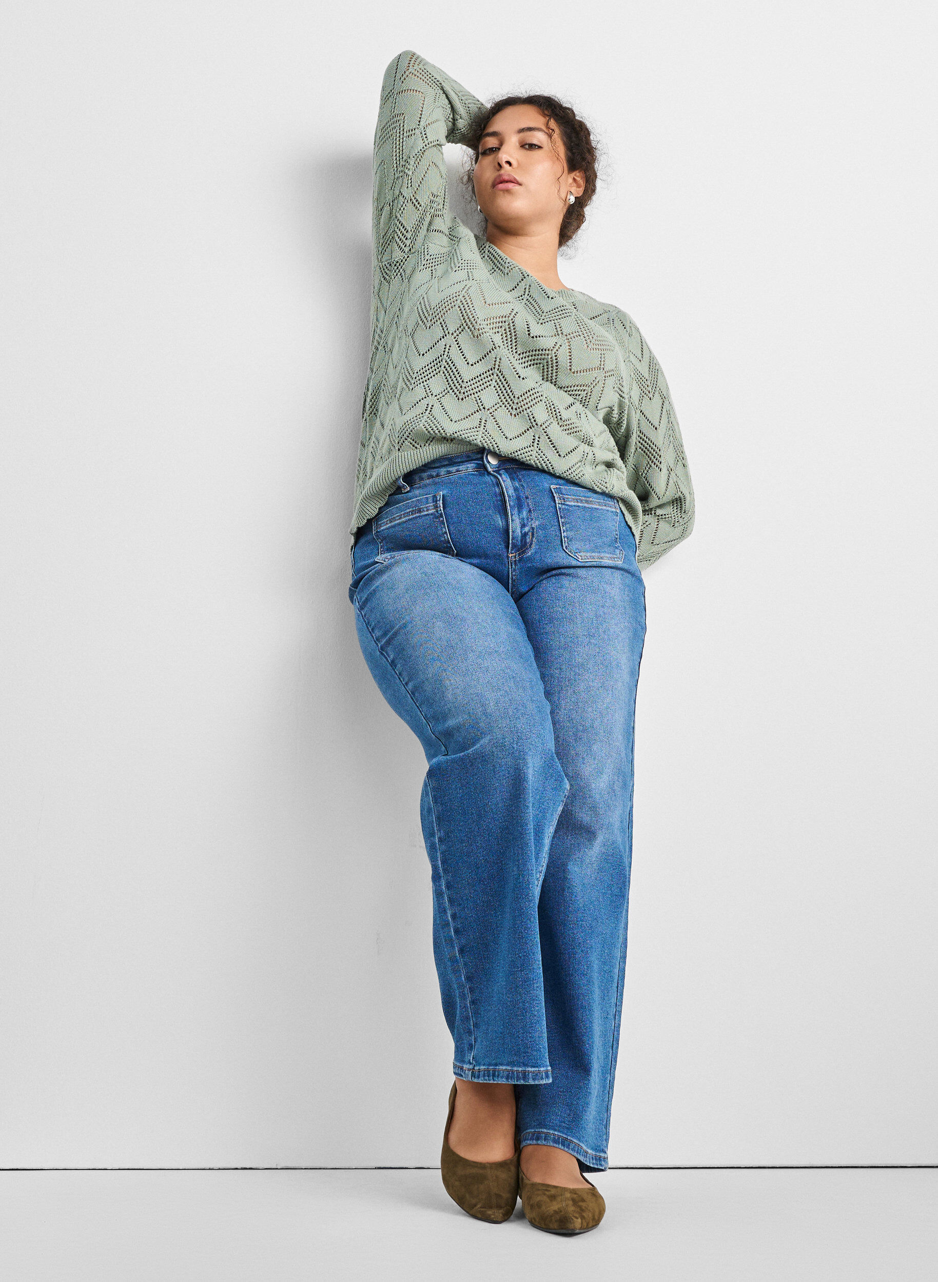 Zizzi M&oslash;nstret strikbluse med b&oslash;lgekant og rund hals, Gr&oslash;n, Model image number 3