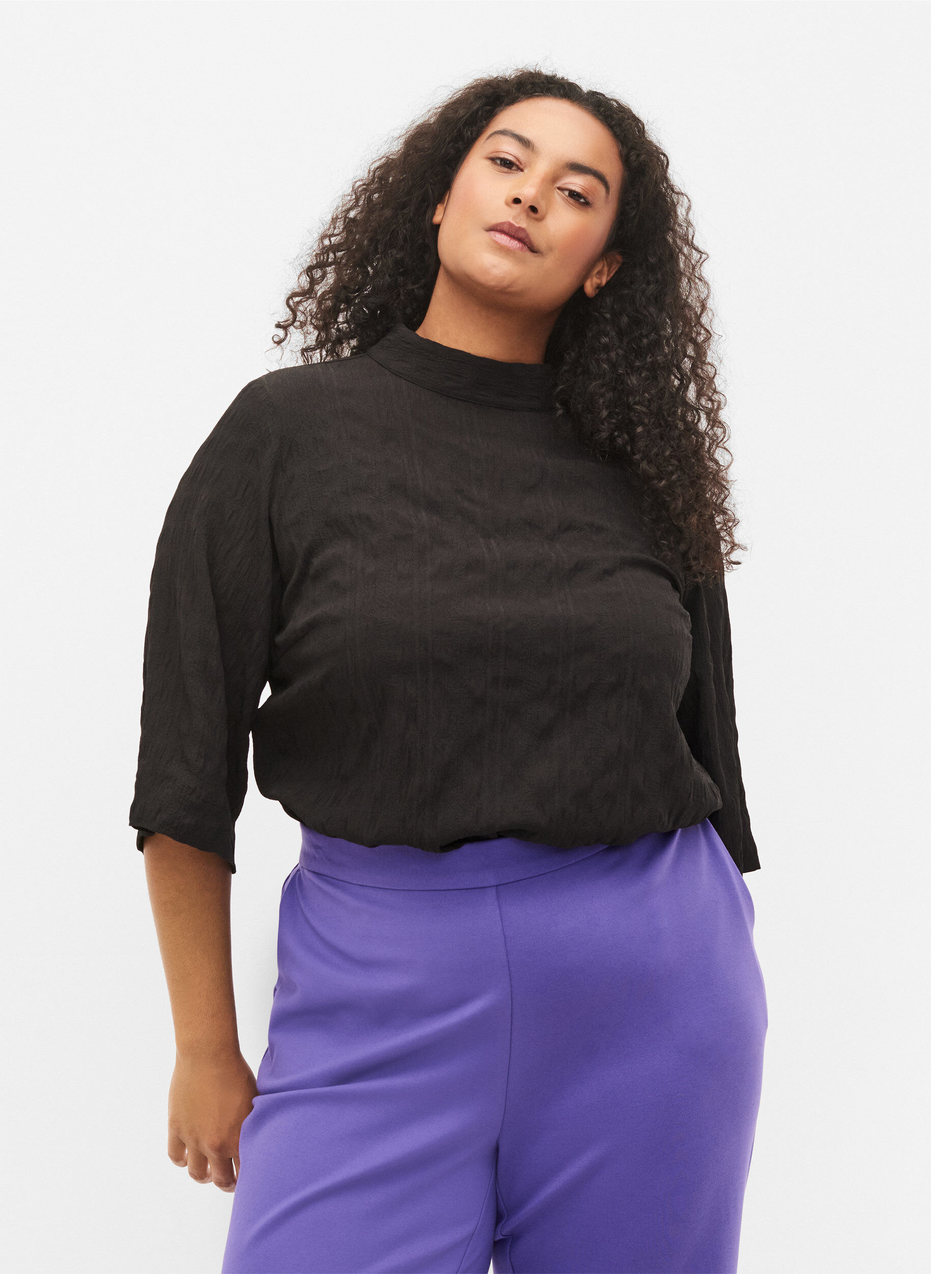 Zizzi Bluse med h&oslash;j hals og 3/4 &aelig;rmer, Black, Model image number 0