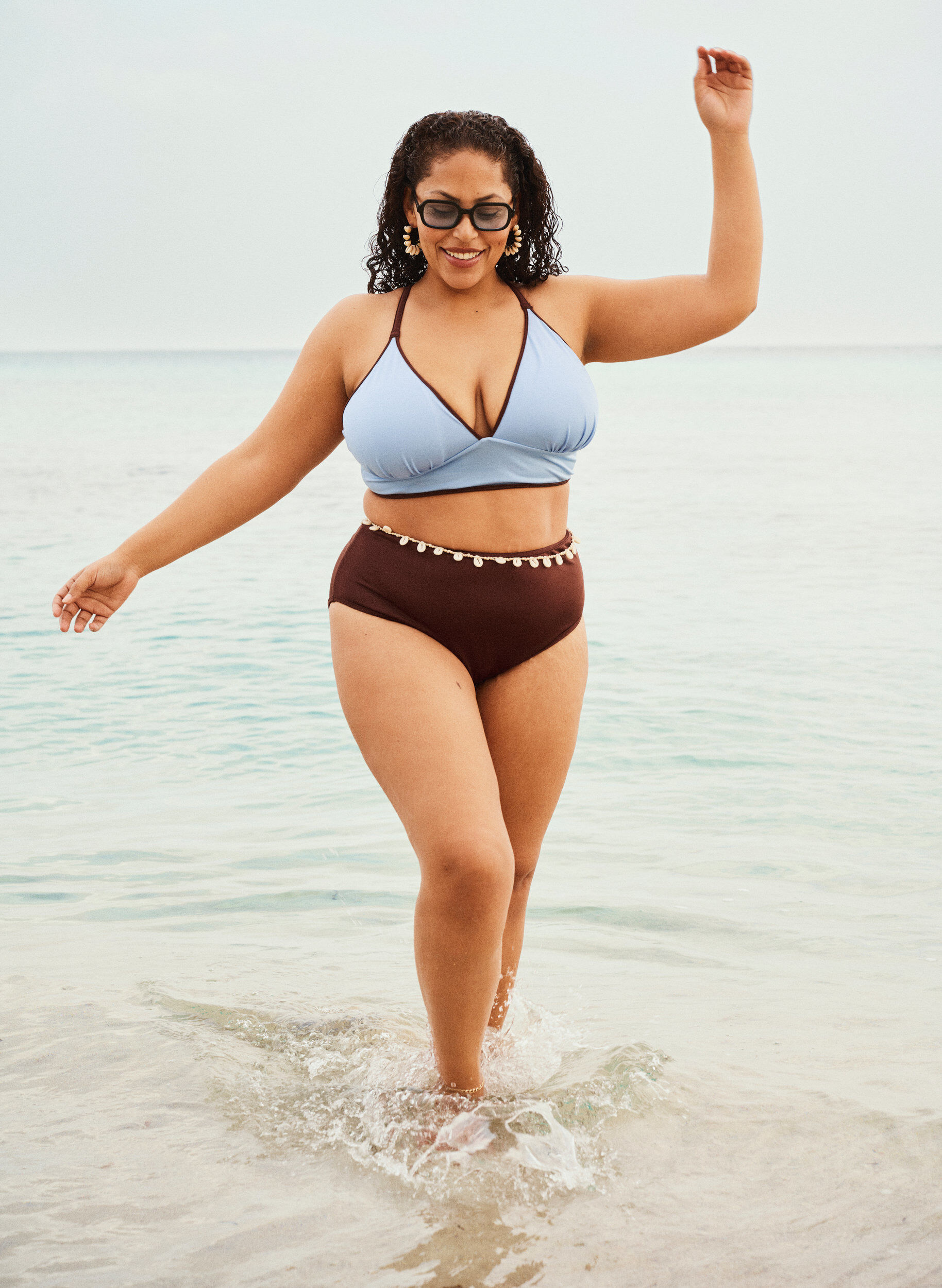 Zizzi Vendbare bikinitrusser med regul&aelig;r talje, Brun, Image image number 0