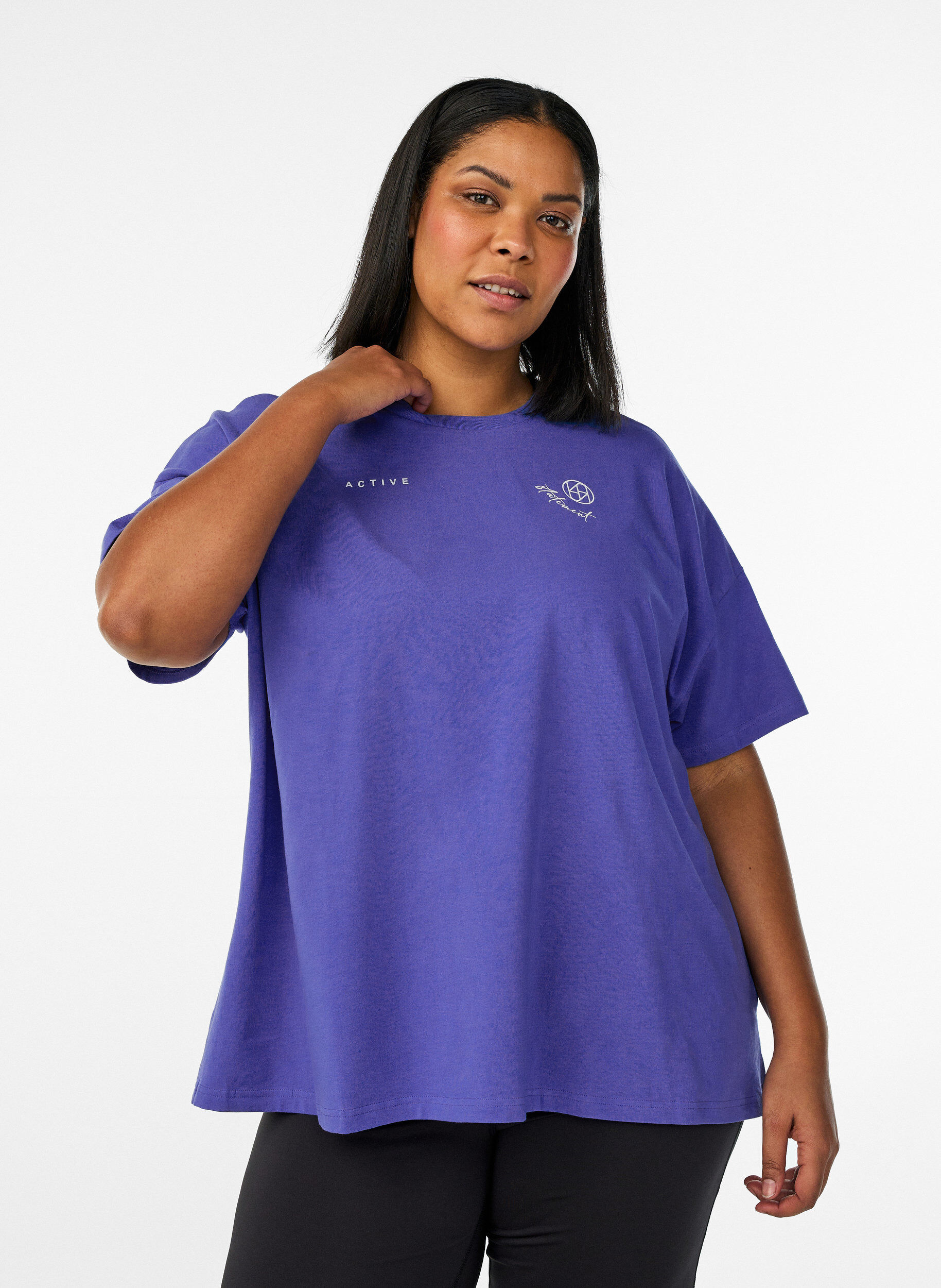 T-shirt i &oslash;kologisk bomuld med lille frontmotiv, Bl&aring;, Model