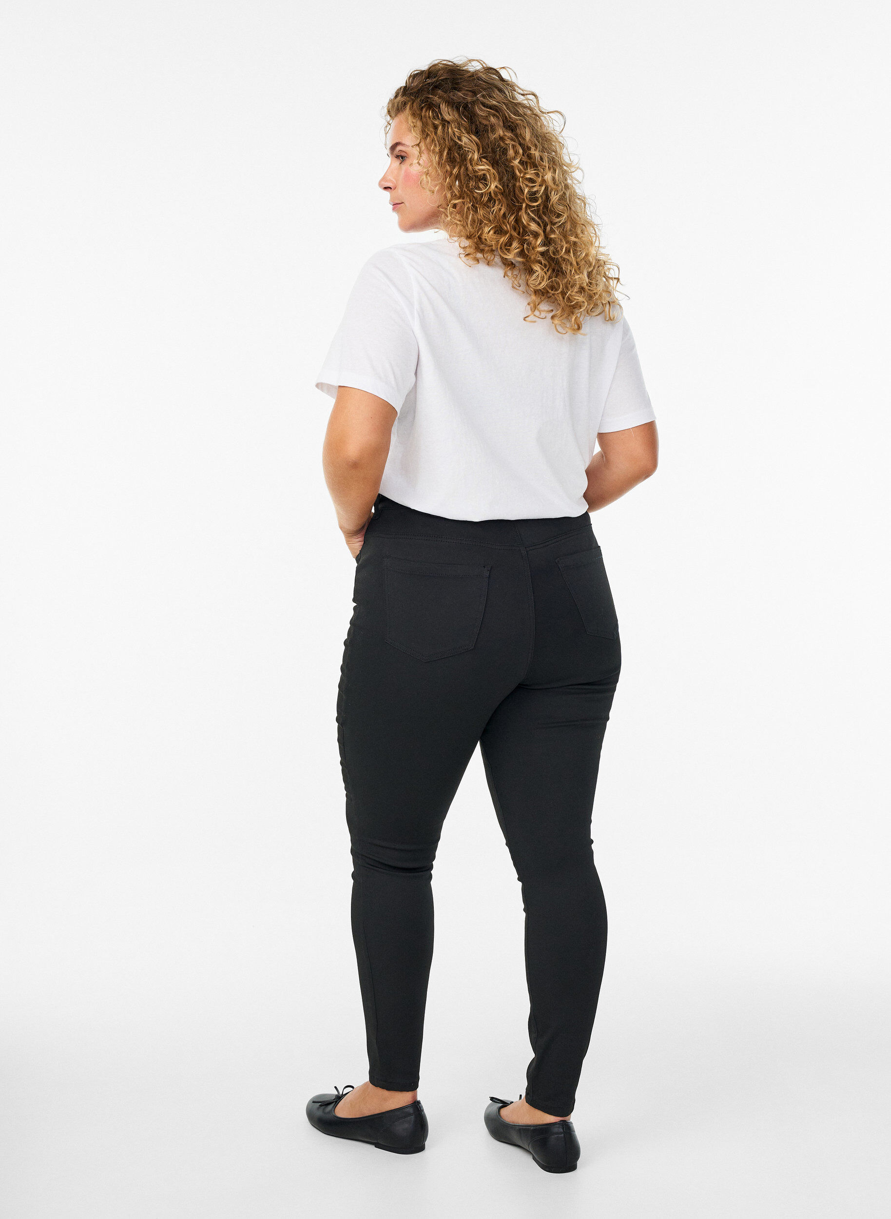 Zizzi Stay black Amy jeans med h&oslash;j talje, Sort, Model image number 1