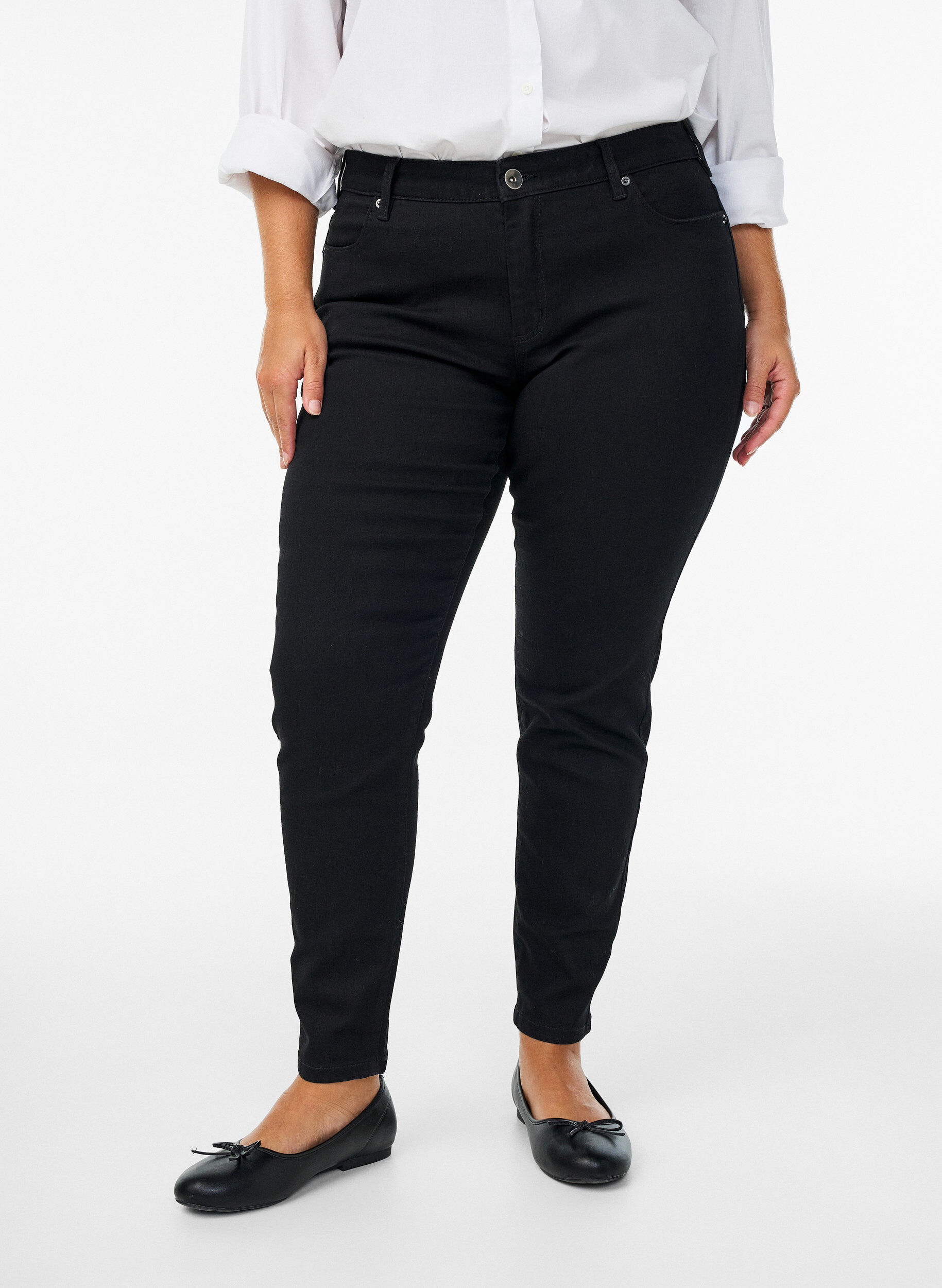 ZizziSlim fit Emily jeans med regul&aelig;r talje, Sort, Model image number 2