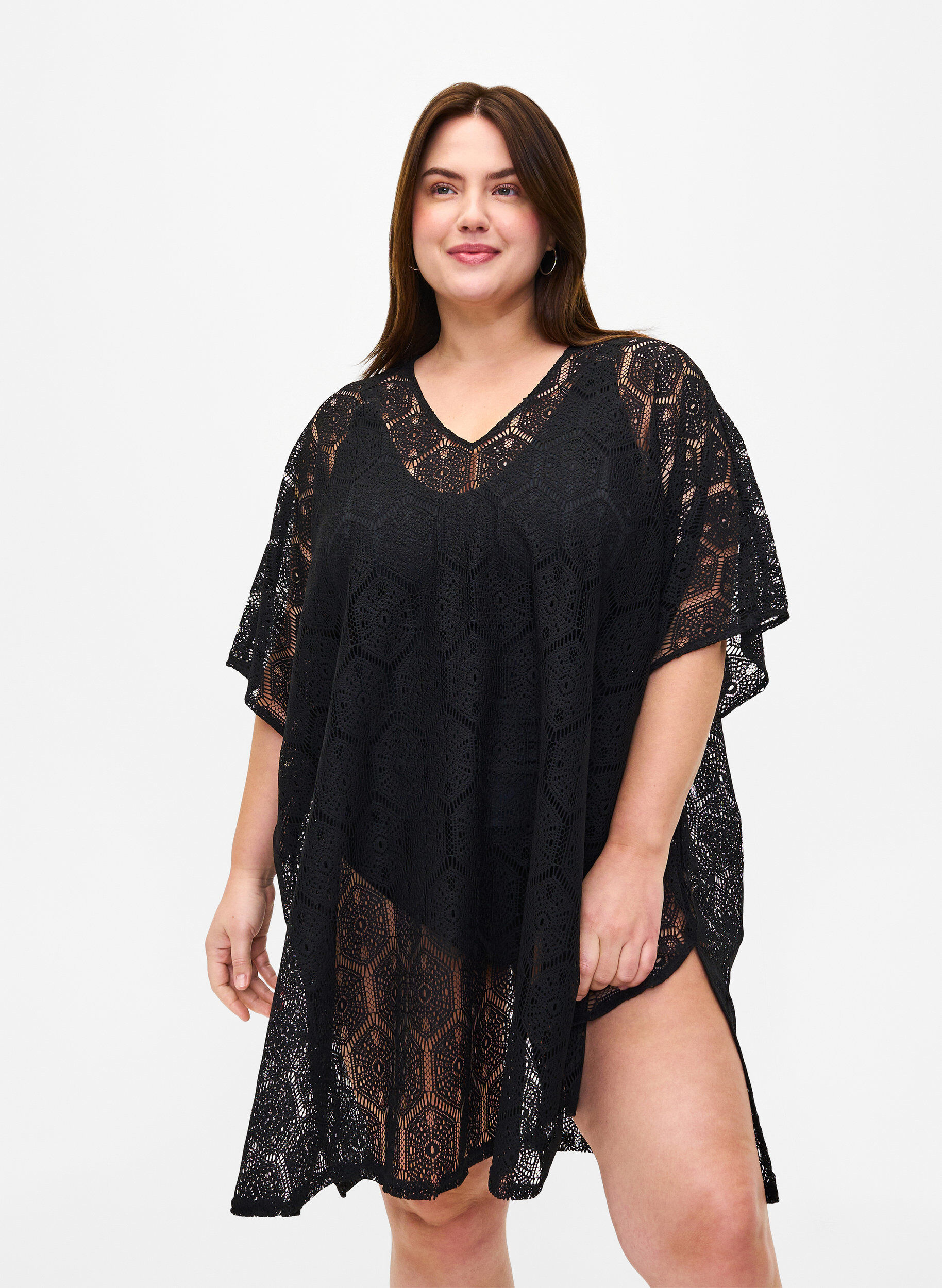 Zizzi Kaftan strandkjole med hulm&oslash;nster, Black, Model image number 0