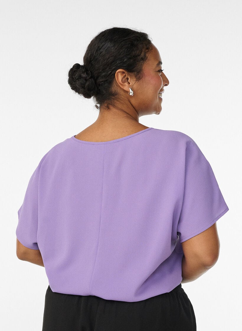 Bluse med korte &aelig;rmer og rund halsudsk&aelig;ring , Lilla, Model image number 2