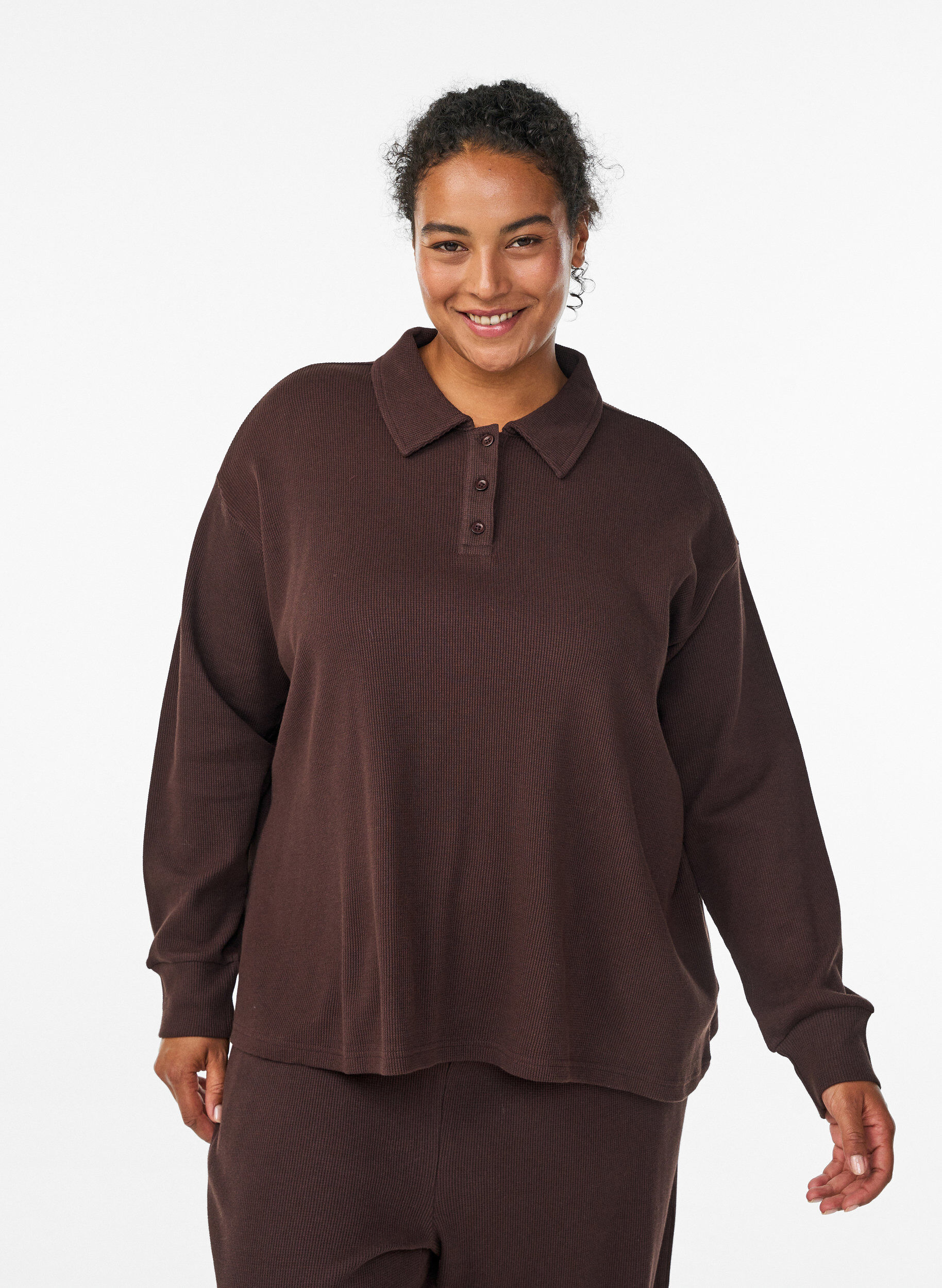 Rib jersey-polo med lange &aelig;rmer, Brun, Model