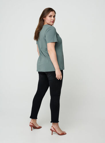 Basis t-shirt med v-hals, Balsam Green, Model image number 1