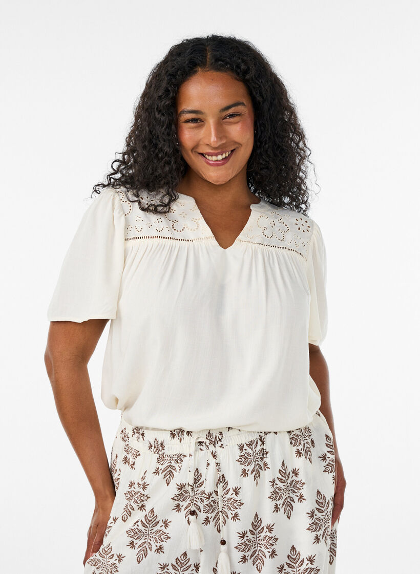 Bluse i viskose med broderie anglaise, Beige, Model image number 0