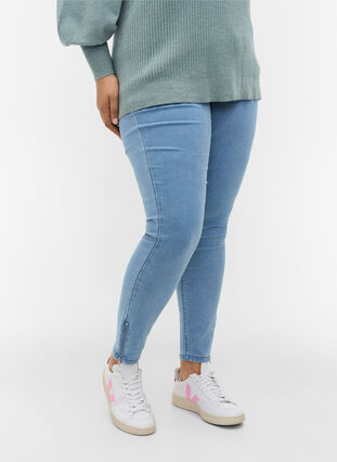 Cropped Amy jeans med lynlås, Light blue denim, Model image number 3