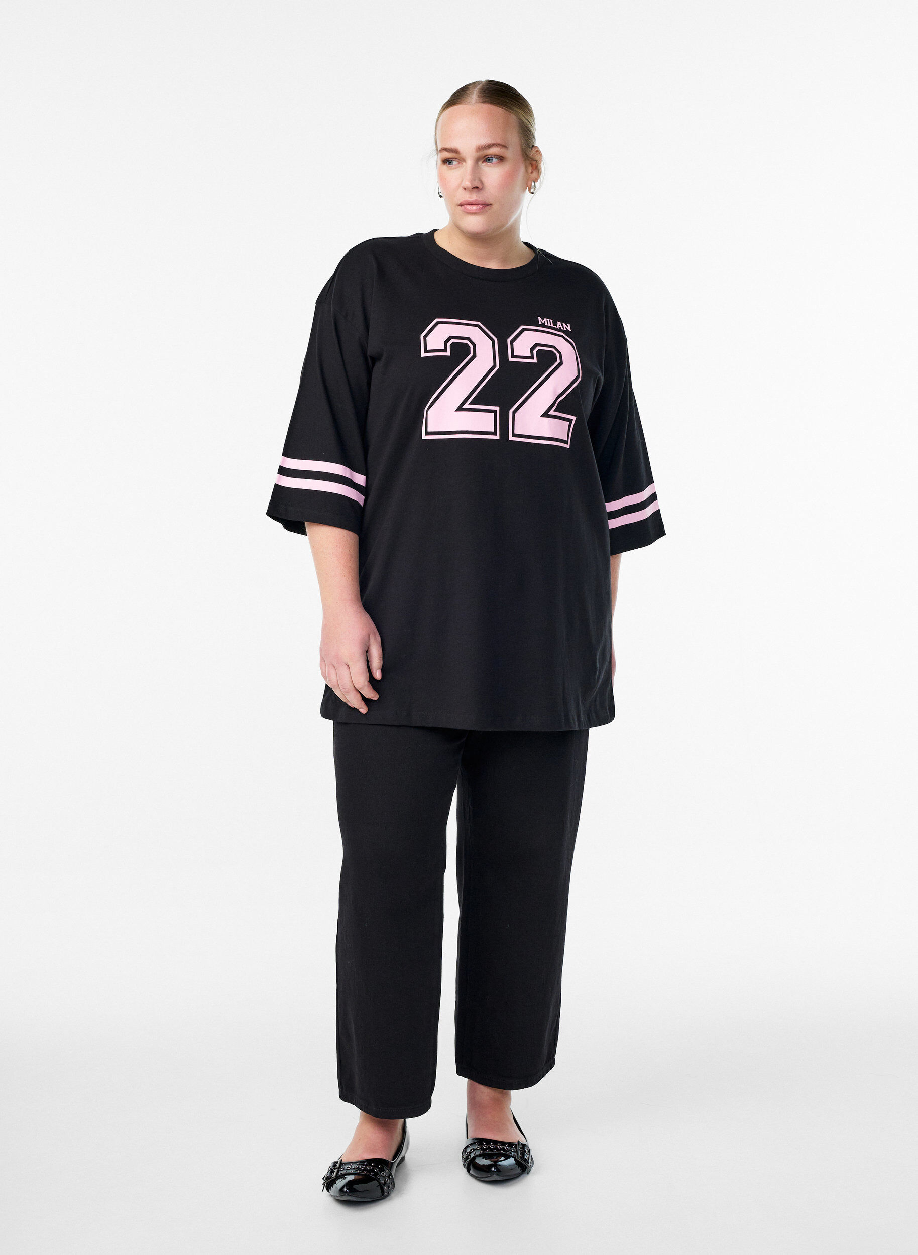 Zizzi Oversize college t-shirt med 3/4 &aelig;rmer, Sort, Model image number 1