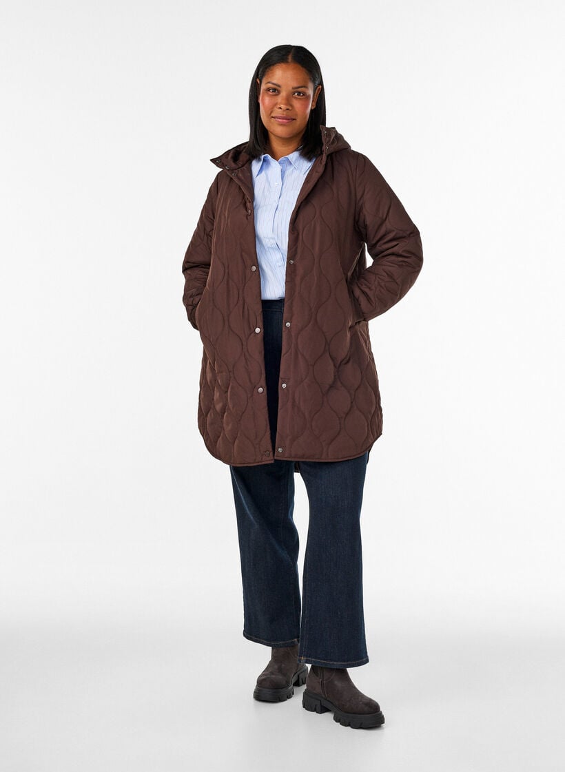 Mellemlang quiltet jakke med h&aelig;tte, Brun, Model image number 1