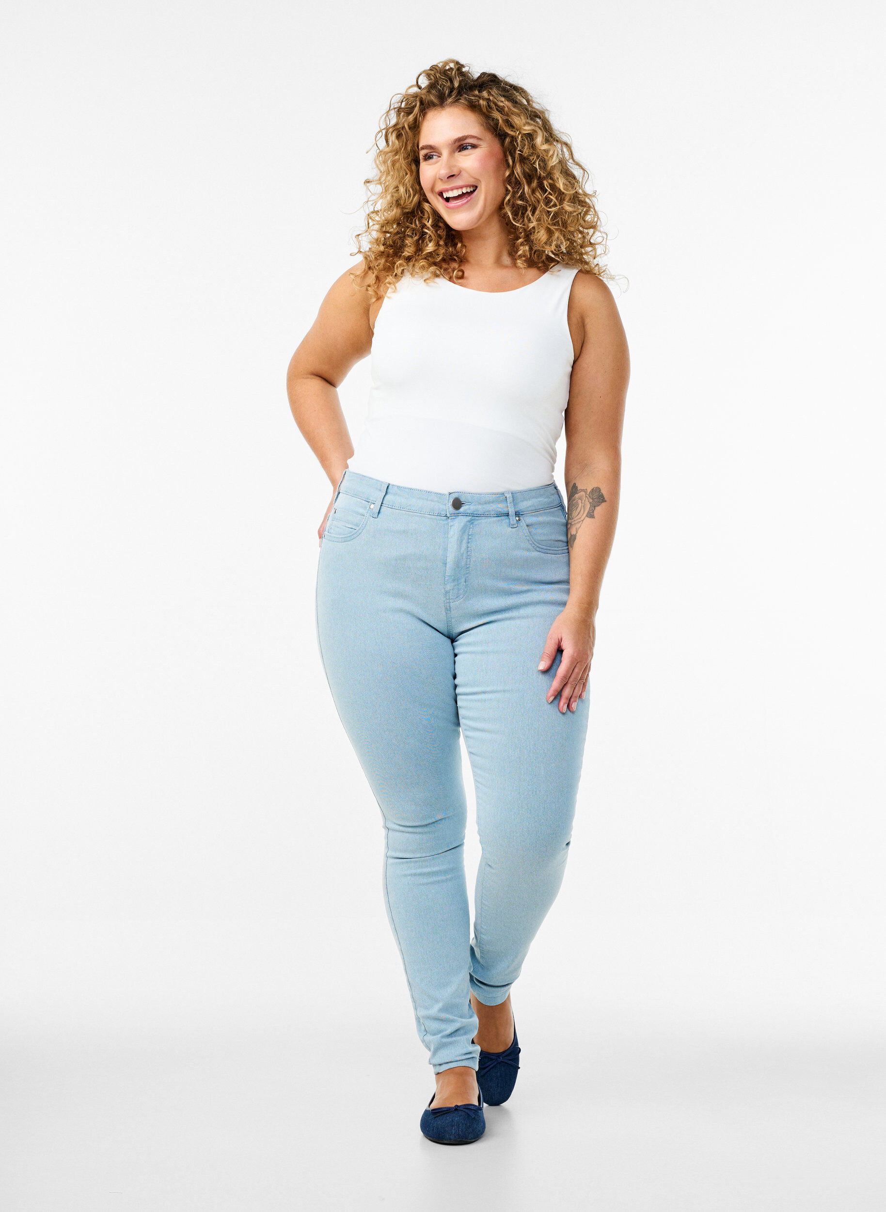 Zizzi H&oslash;jtaljede super slim Amy jeans, Bl&aring;, Model image number 0