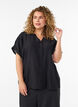 Viskosebluse med knapper og struktur, Sort, Model image number 0