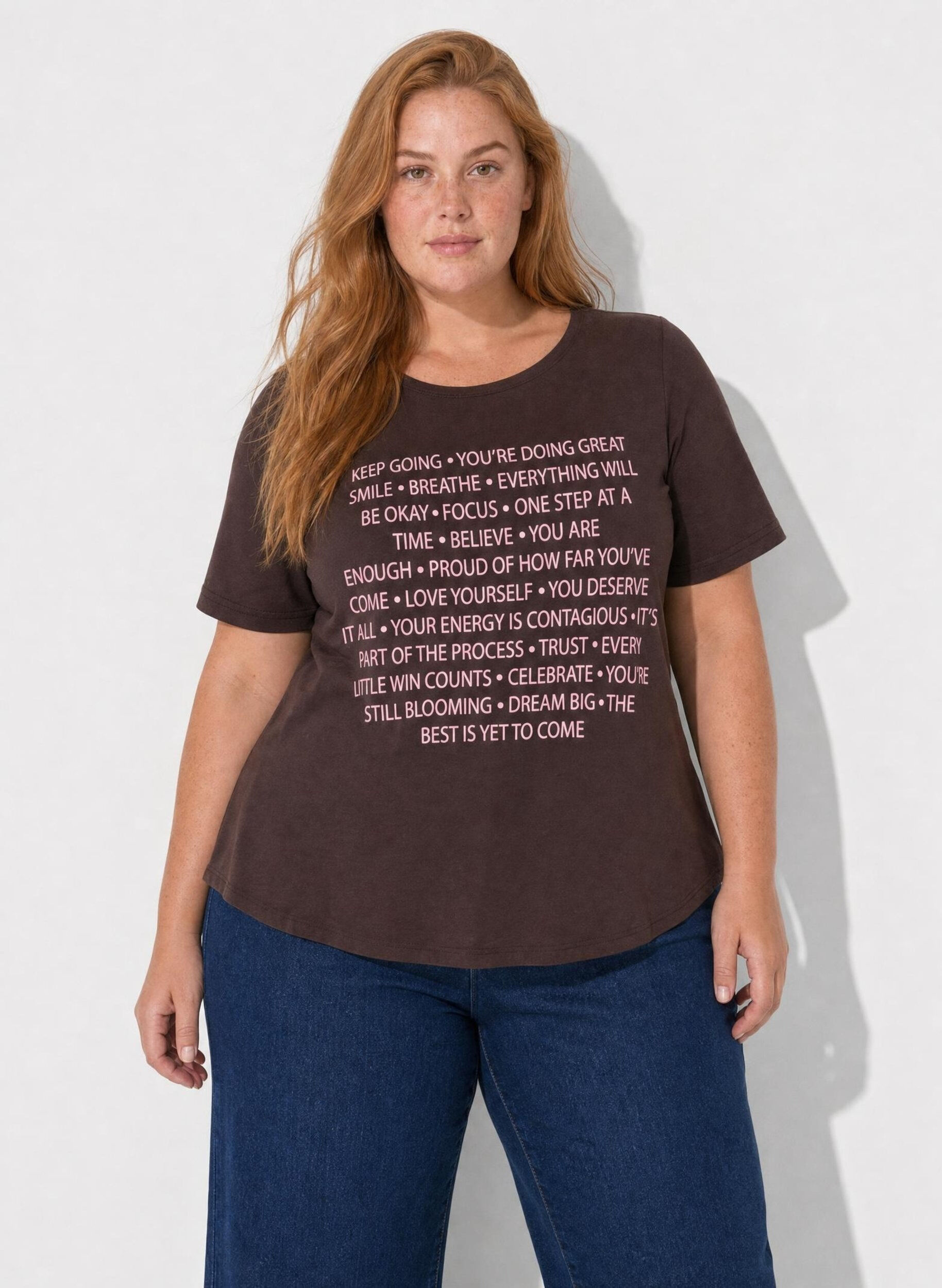 T-shirt med motiv, Brun, Model