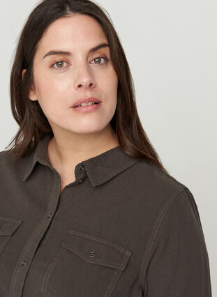 Lang bomuldsskjorte med brystlommer, Khaki Green, Model image number 2