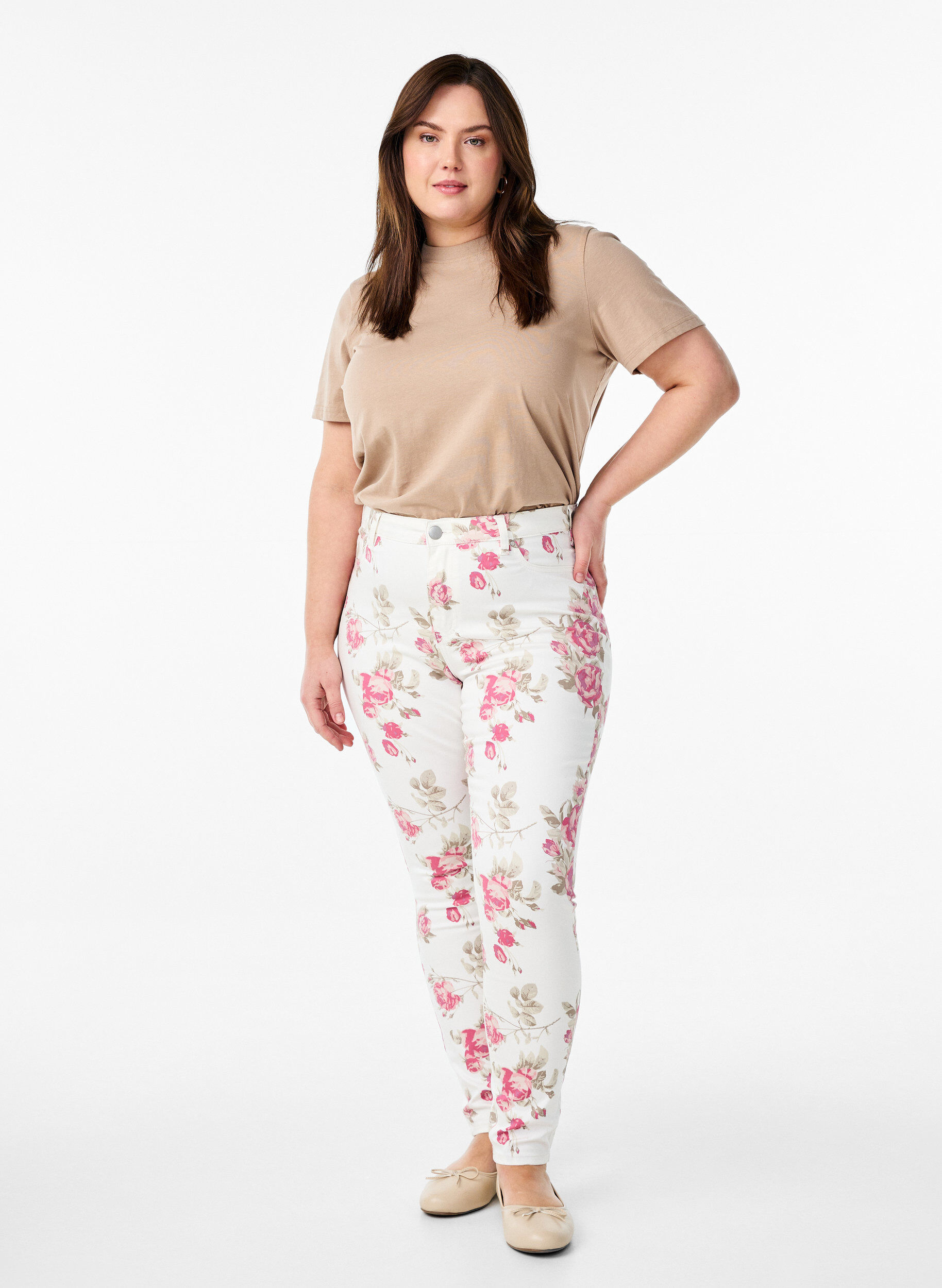 Super slim Amy jeans med blomsterprint, Vanilla, Model