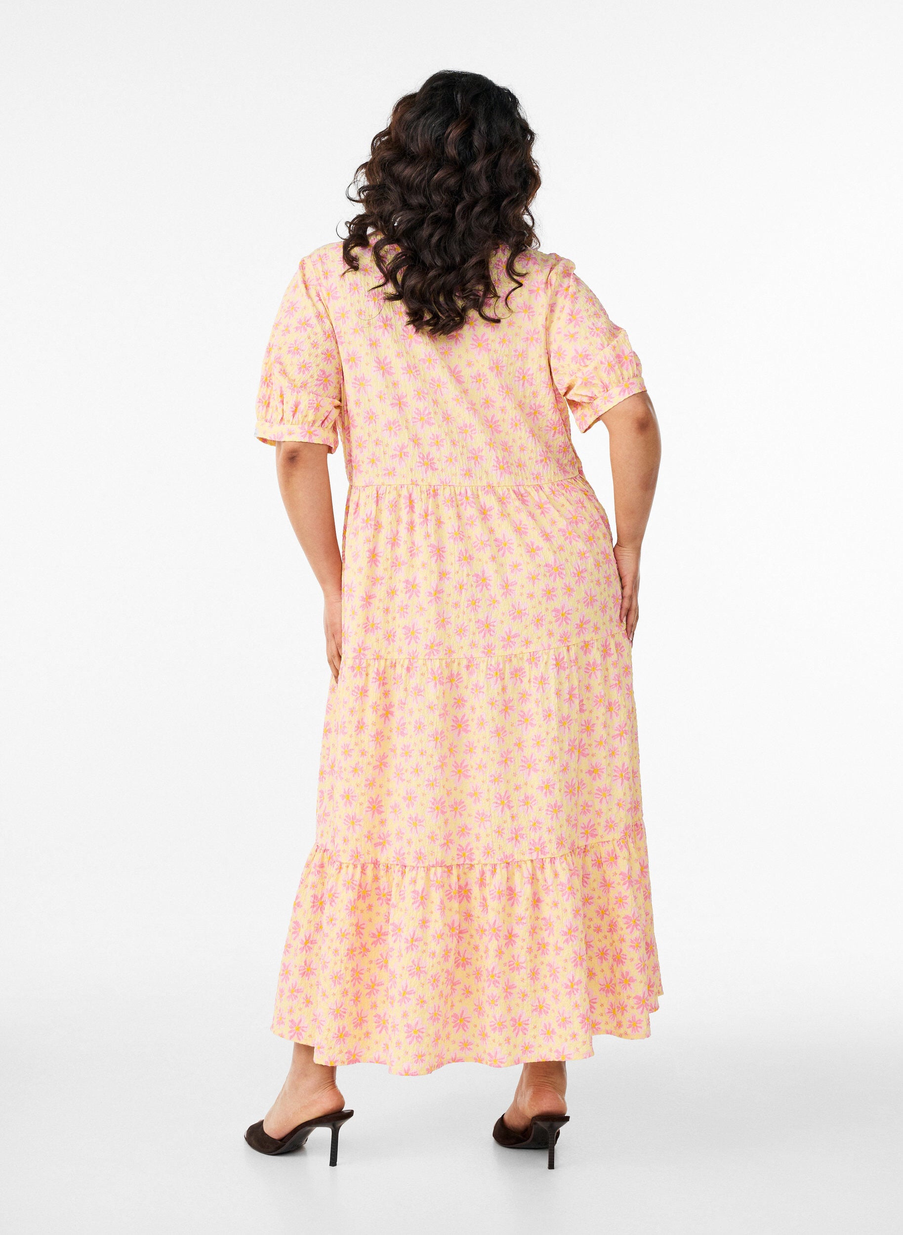 ZizziAnkellang kjole med korte &aelig;rmer og volantlag, Gul, Model image number 1