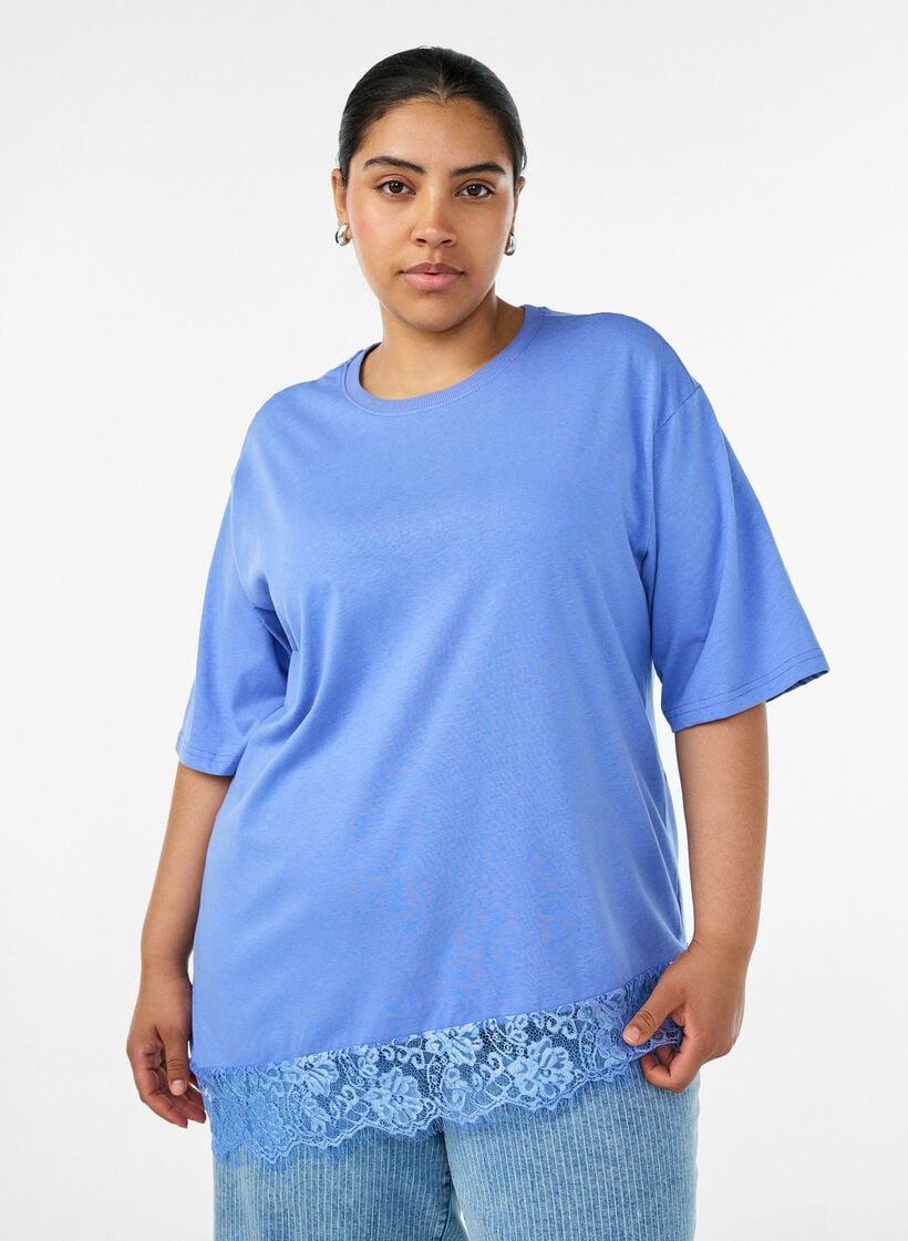 T-shirt med asymmetrisk blondekant, Lilla, Model image number 0