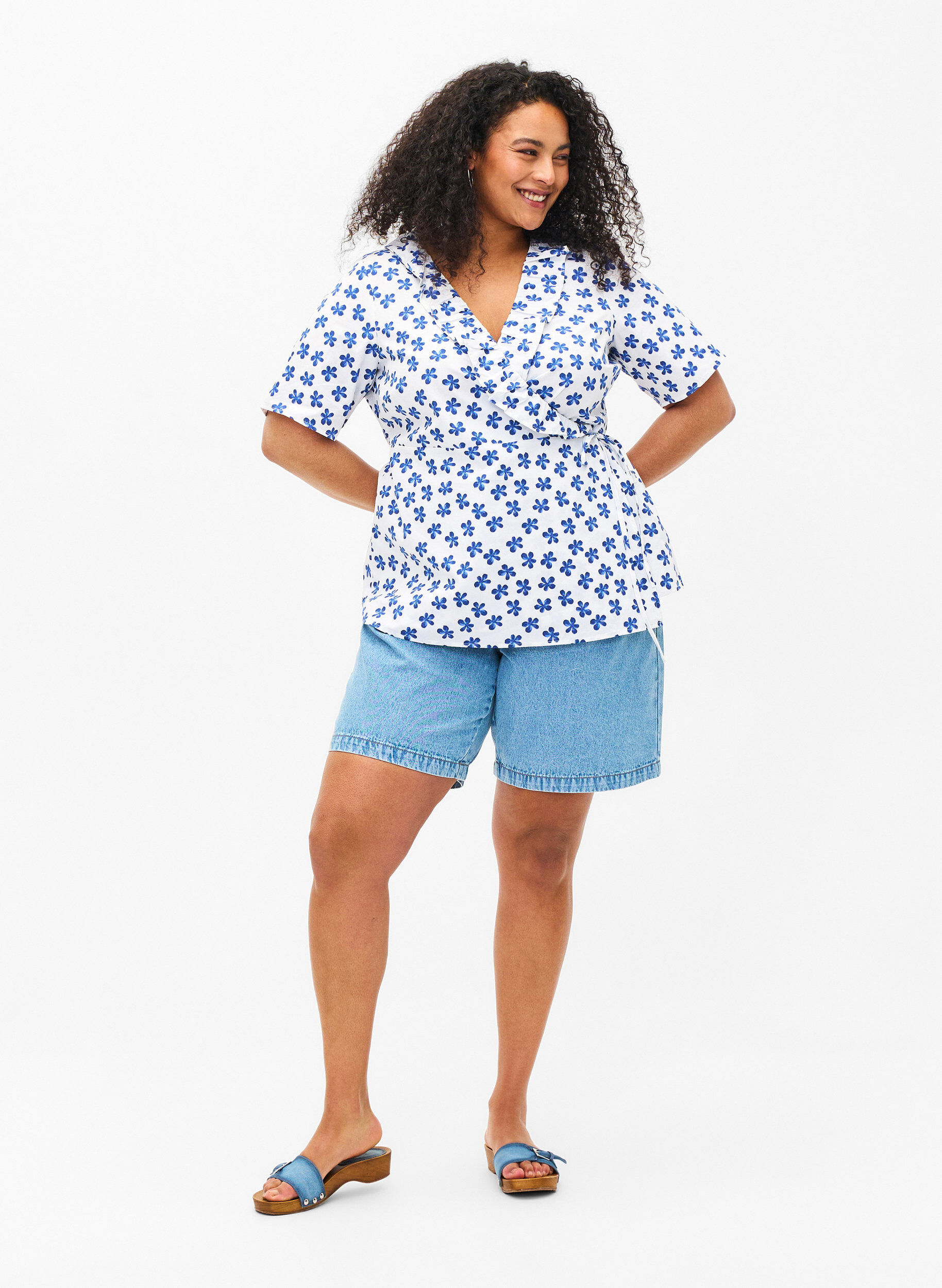 Zizzi Wrapbluse i bomuld med blomsterprint, B.White/Small Flower, Model image number 2