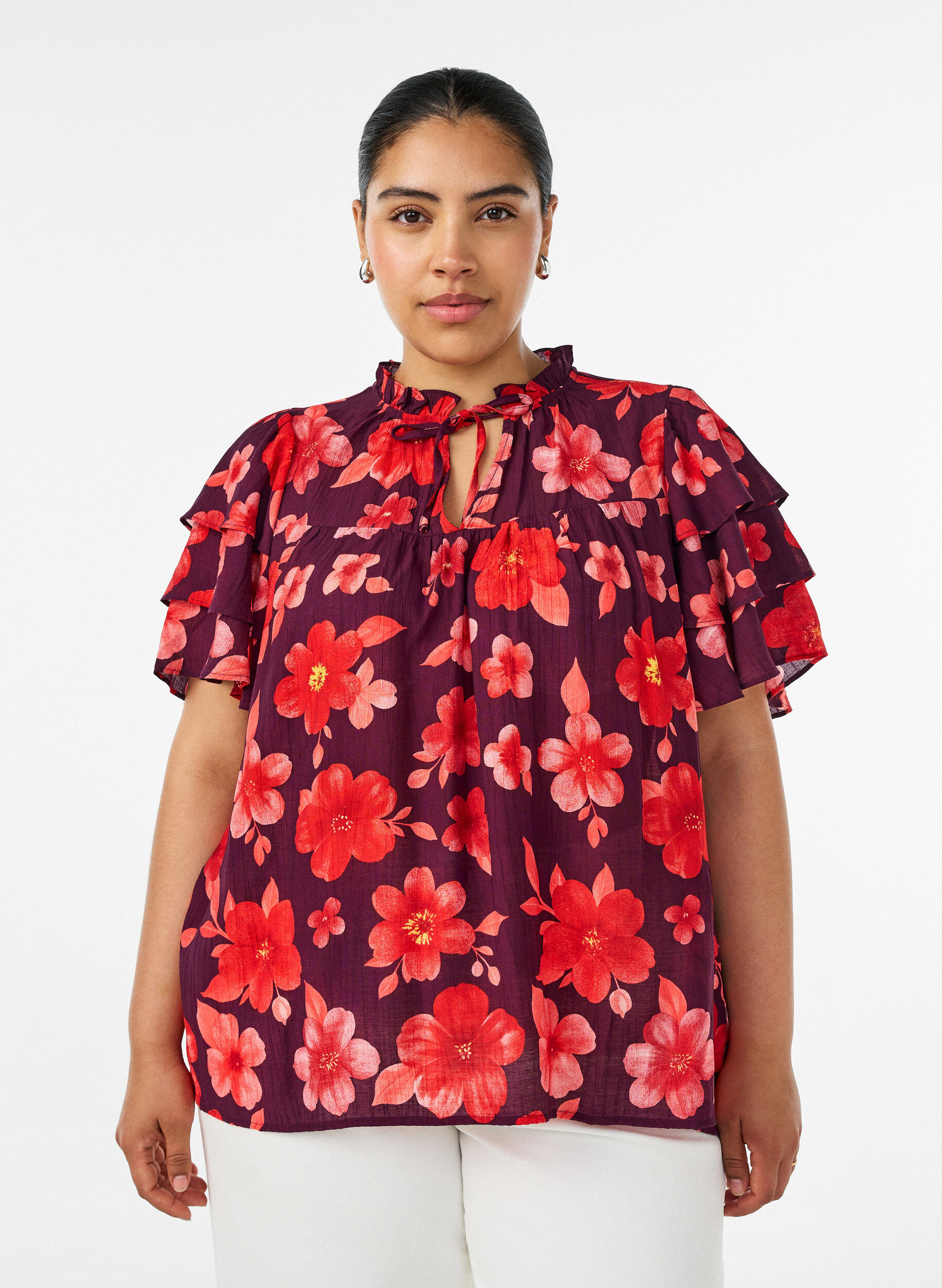 ZizziBlomstret viskosebluse med fl&aelig;se&aelig;rmer, Lilla, Model image number 0