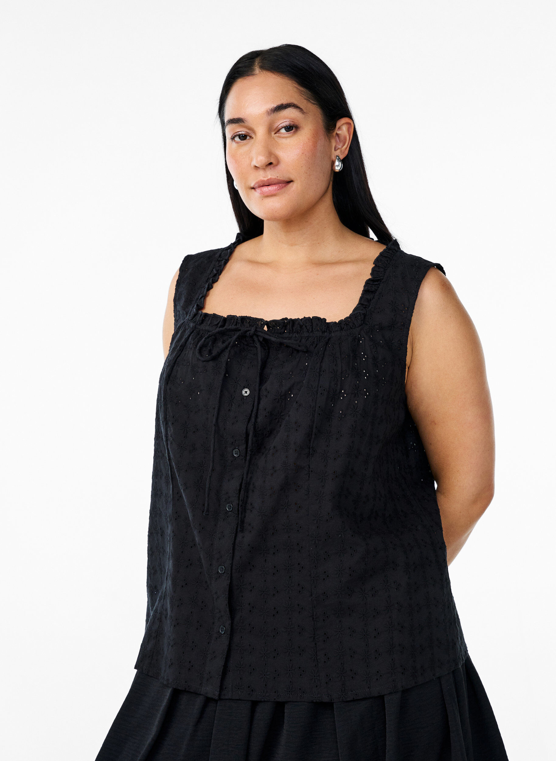 Zizzi&AElig;rmel&oslash;s bluse med broderie anglaise og fl&aelig;ser, Sort, Model image number 0