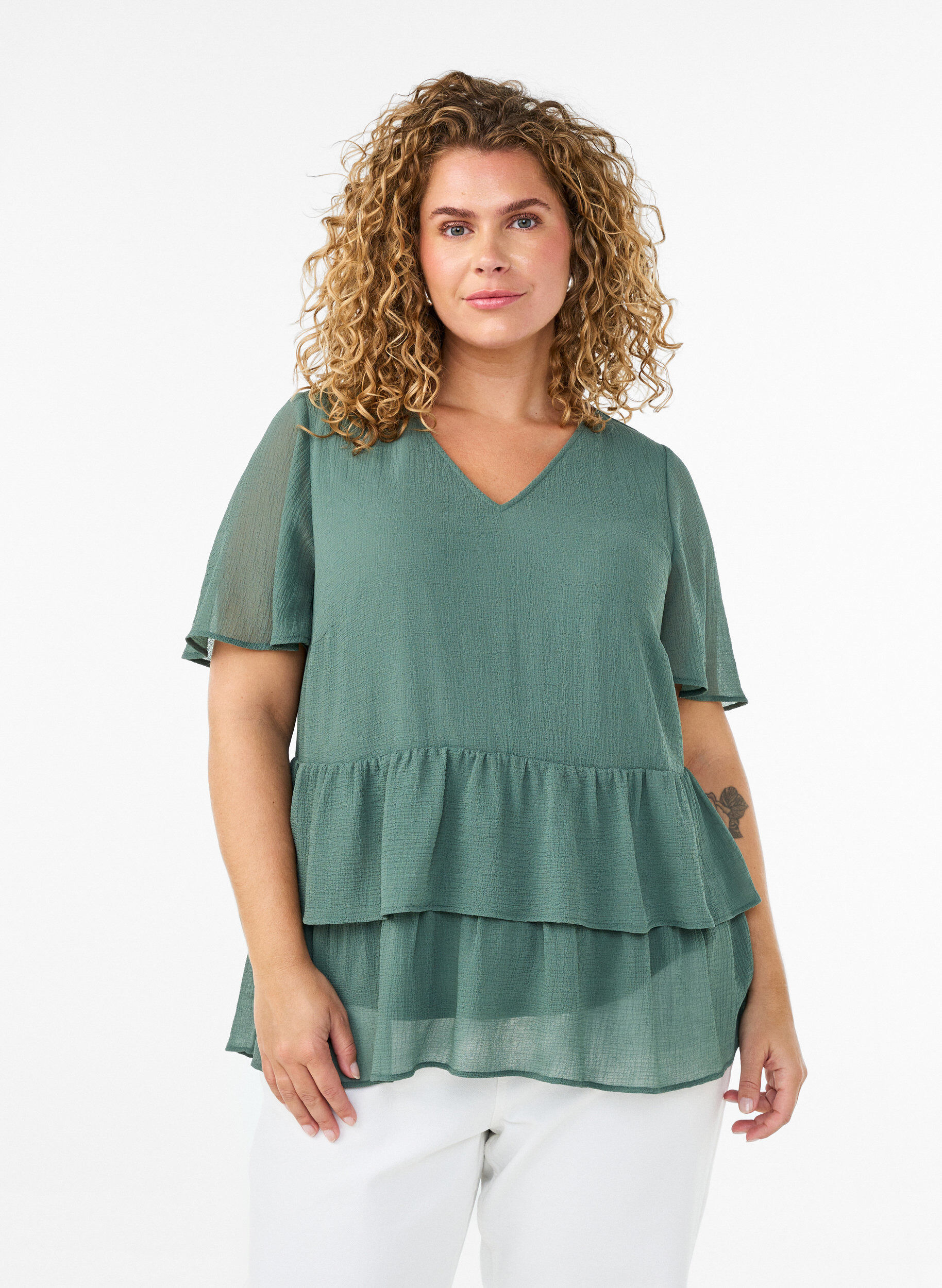 ZizziBluse med V-udsk&aelig;ring og fl&aelig;ser, Gr&oslash;n, Model image number 0