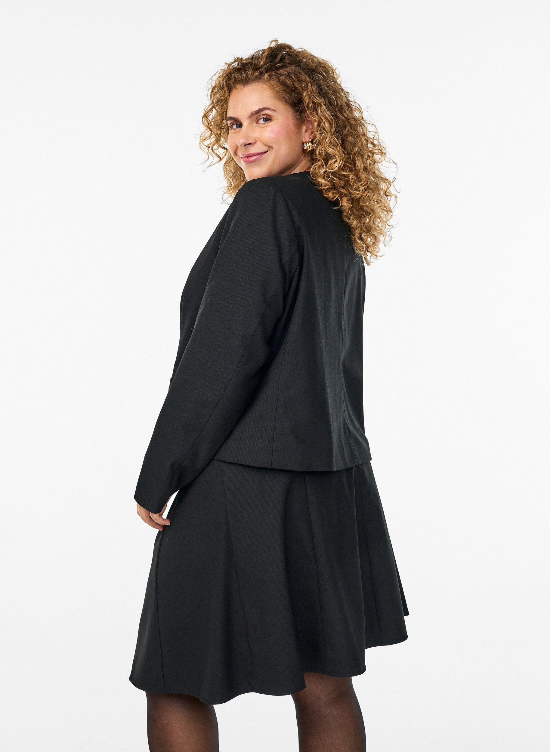 ZizziKort nederdel med A-shape, Sort, Model image number 2